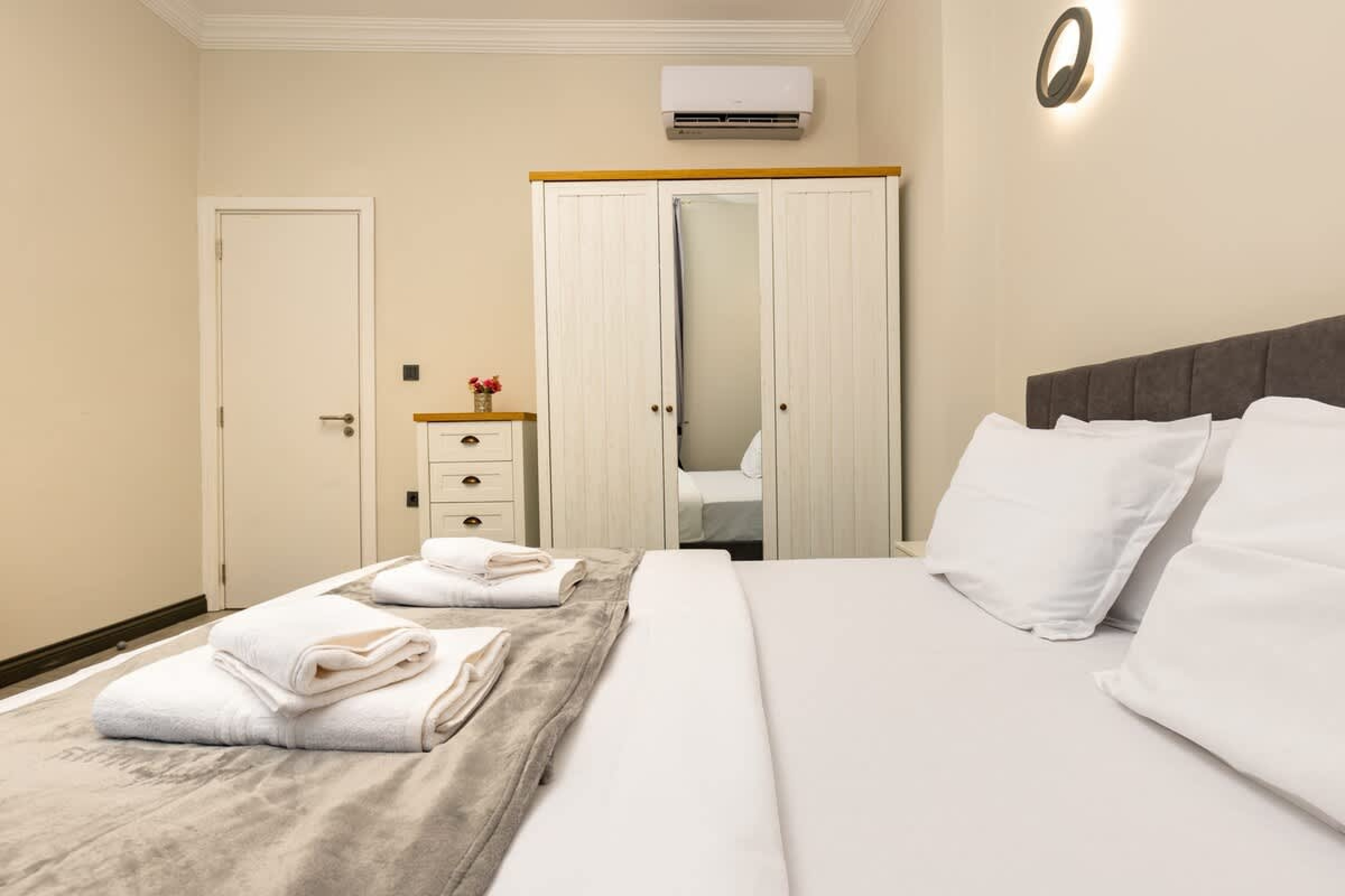 Scoutaround White Logo