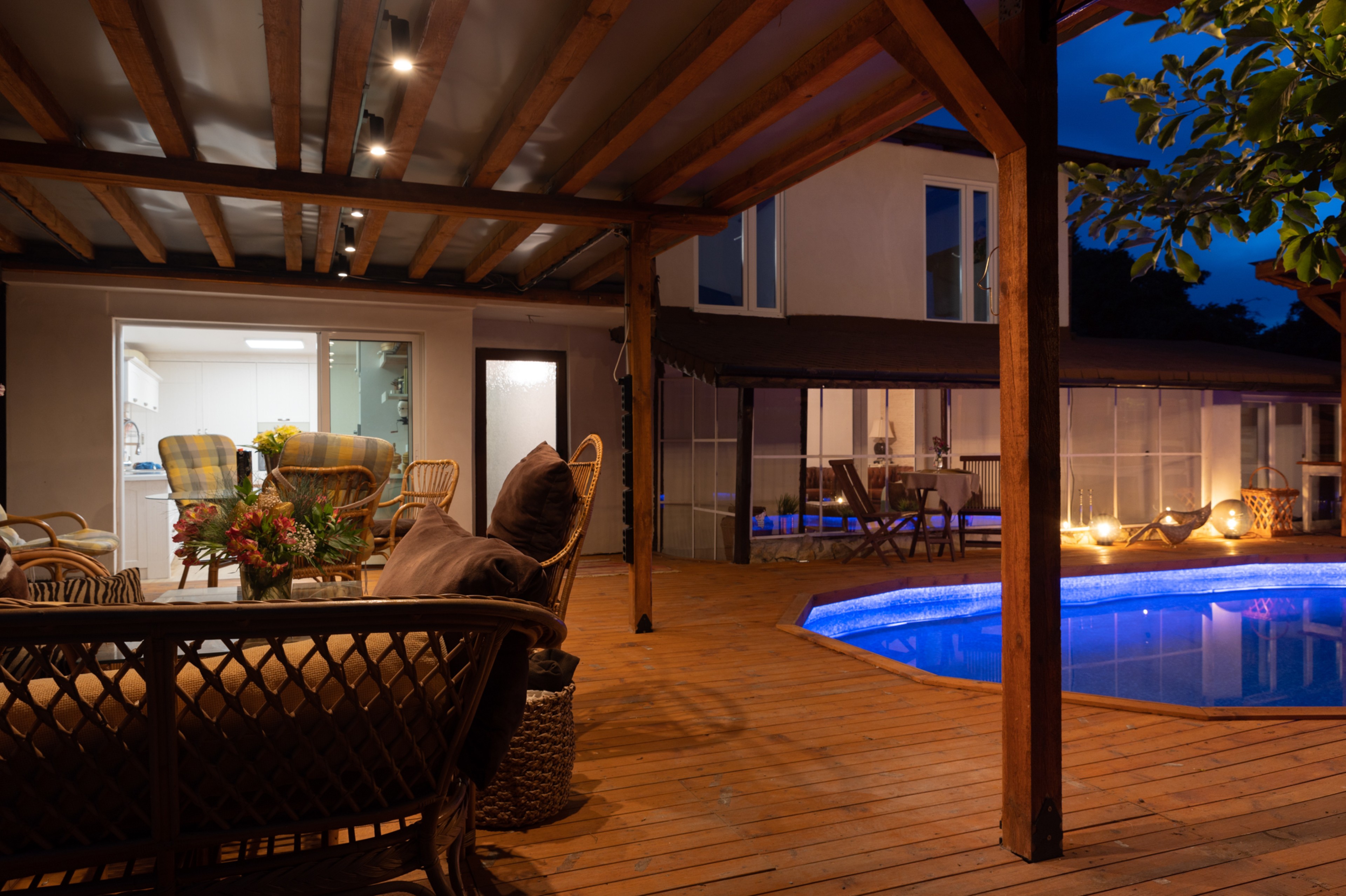 Scoutaround White Logo