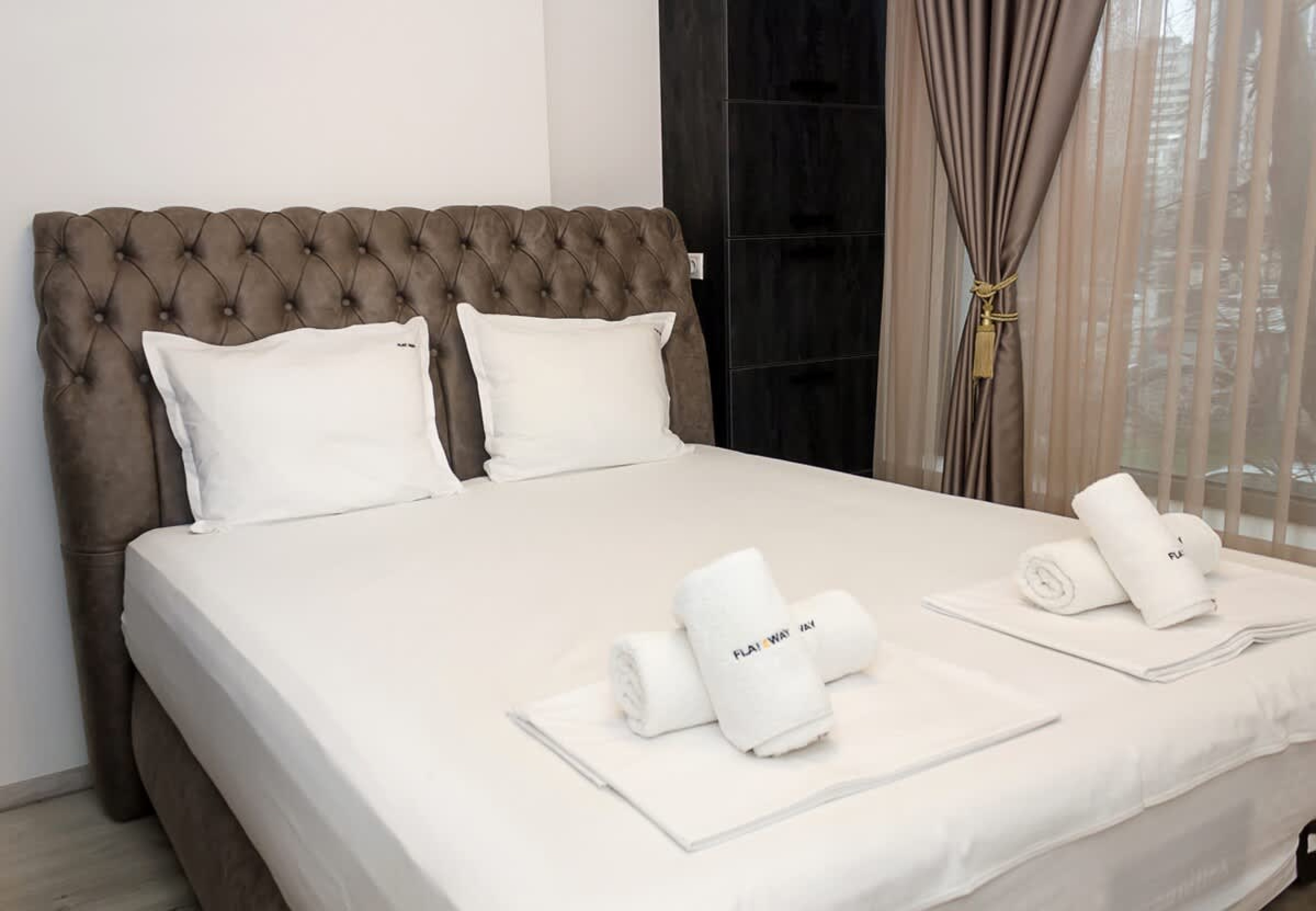 Scoutaround White Logo