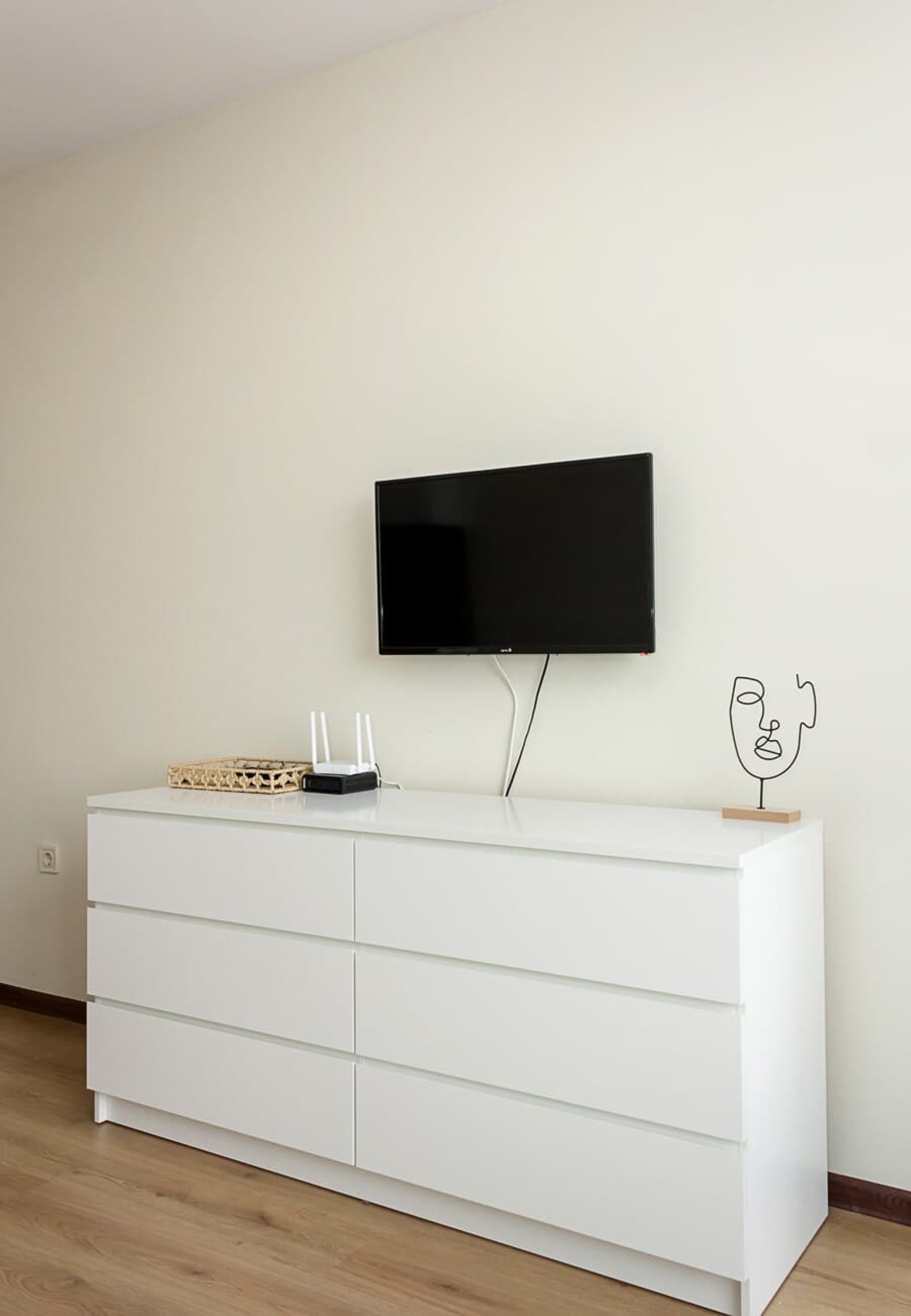 Scoutaround White Logo