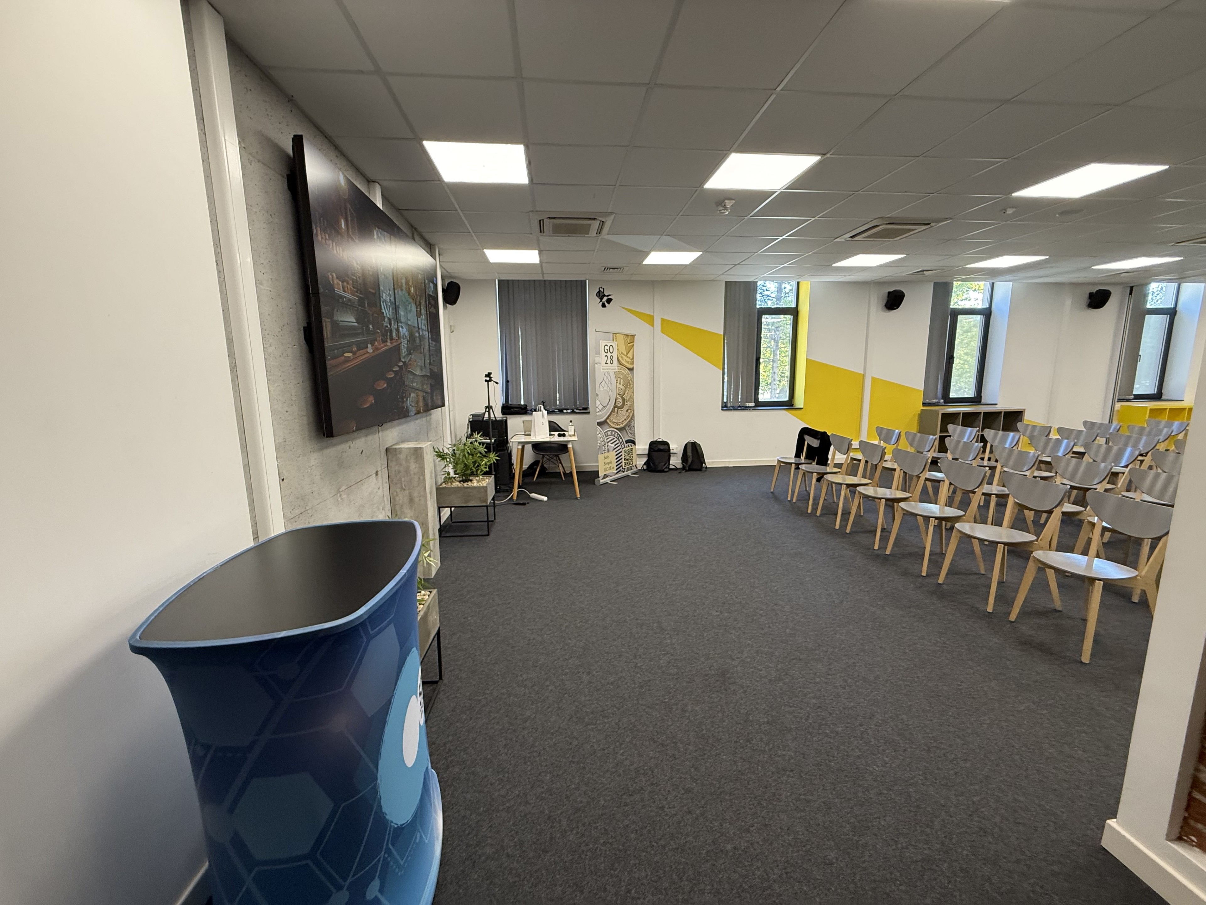 Scoutaround White Logo