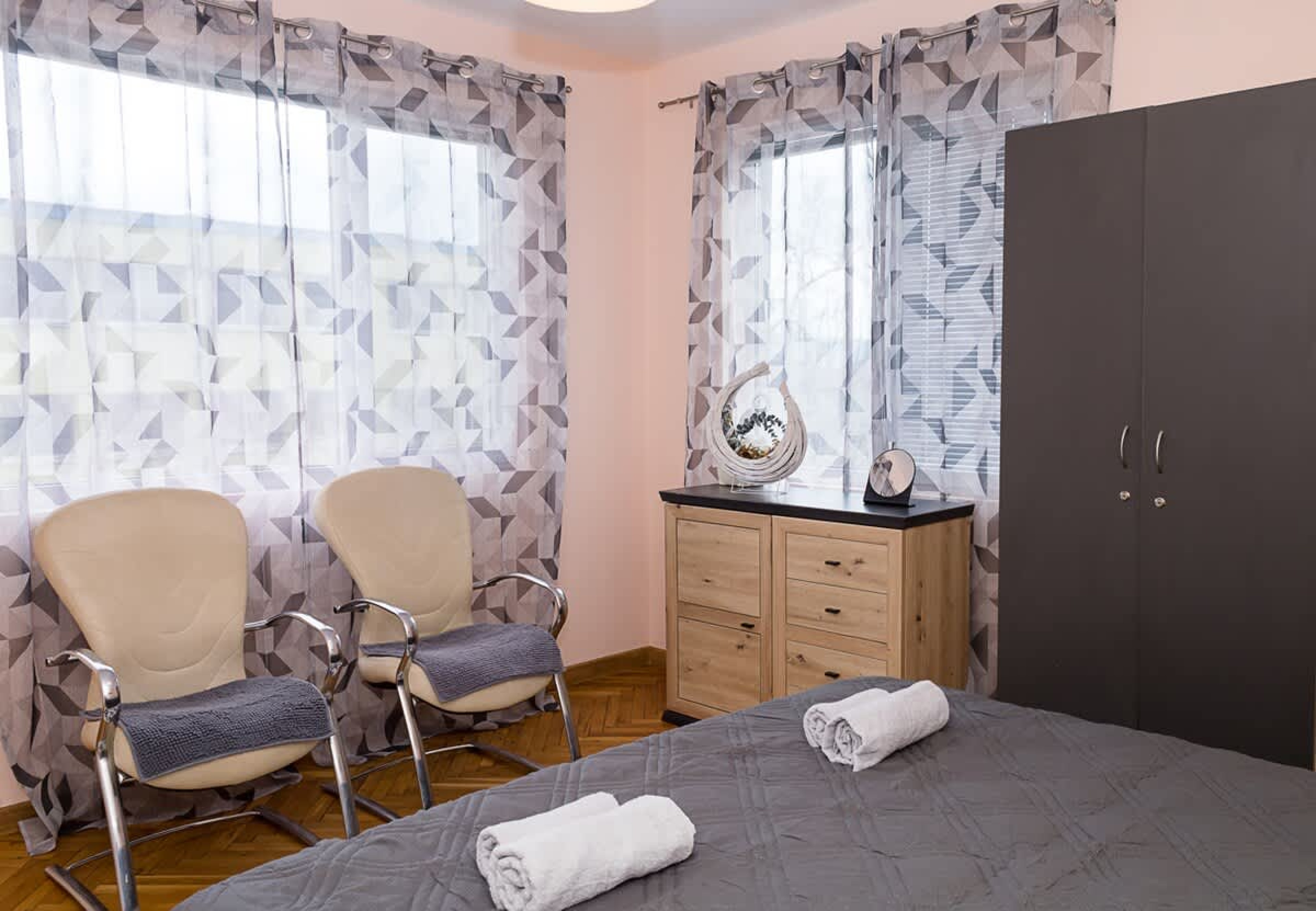 Scoutaround White Logo