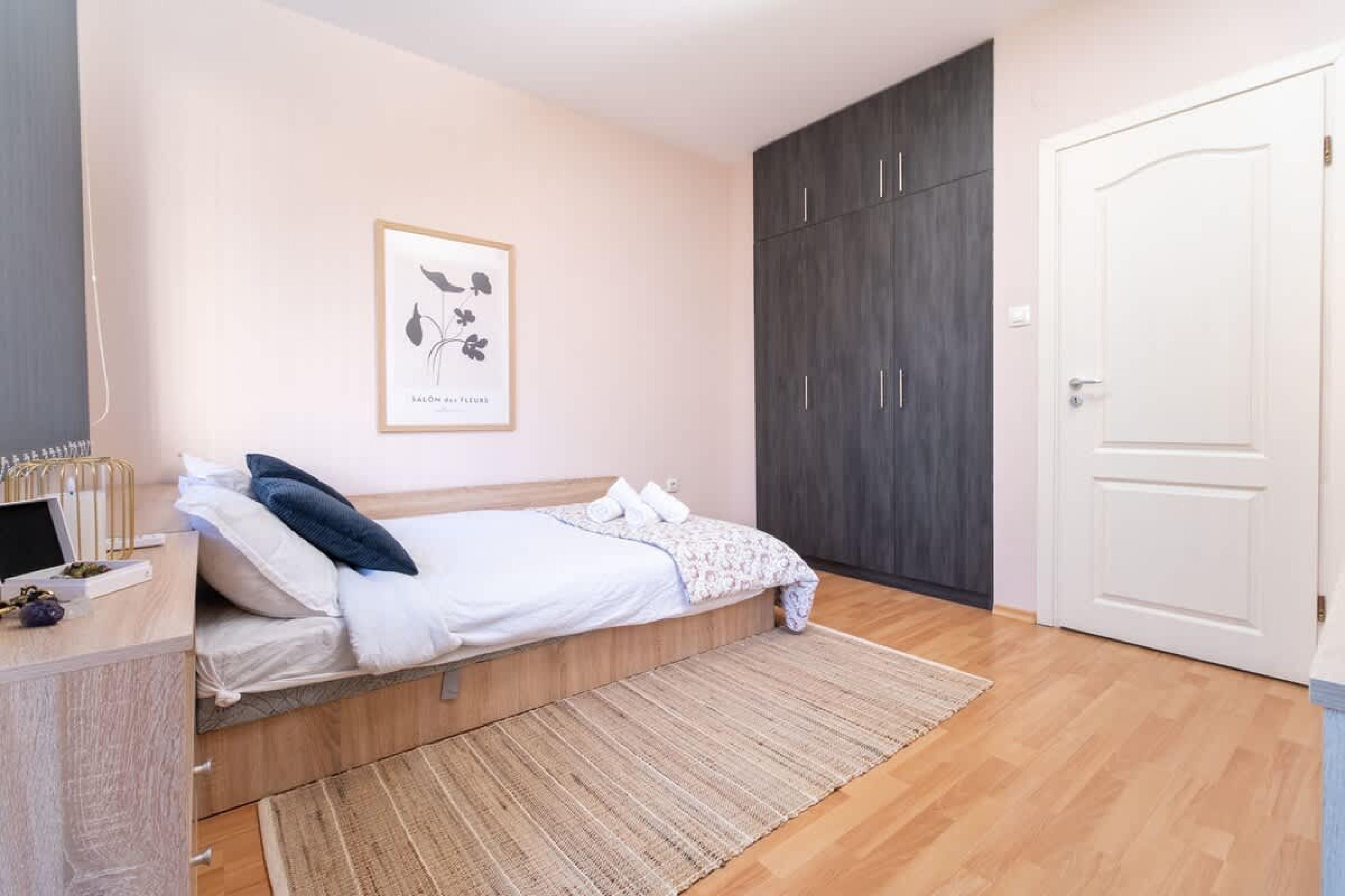 Scoutaround White Logo