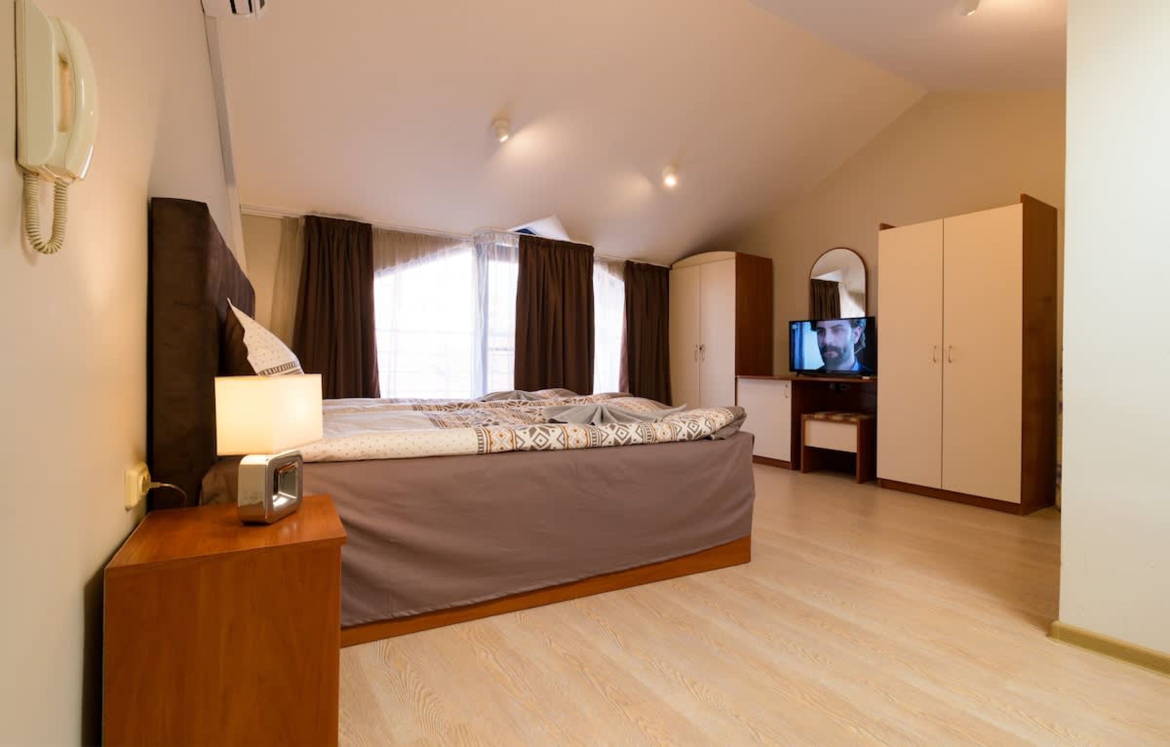 Scoutaround White Logo