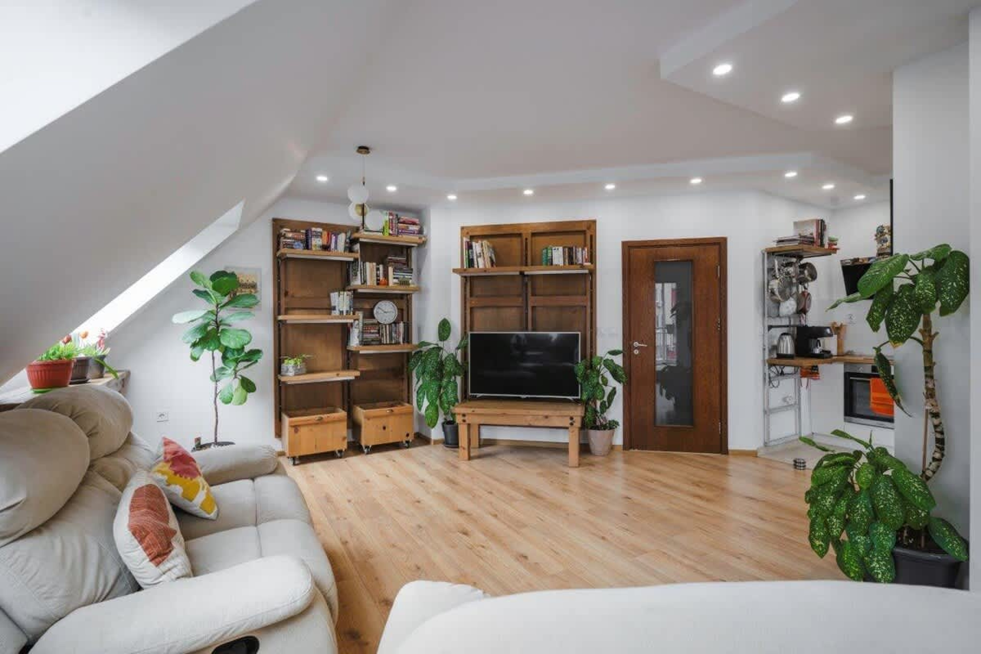 Scoutaround White Logo