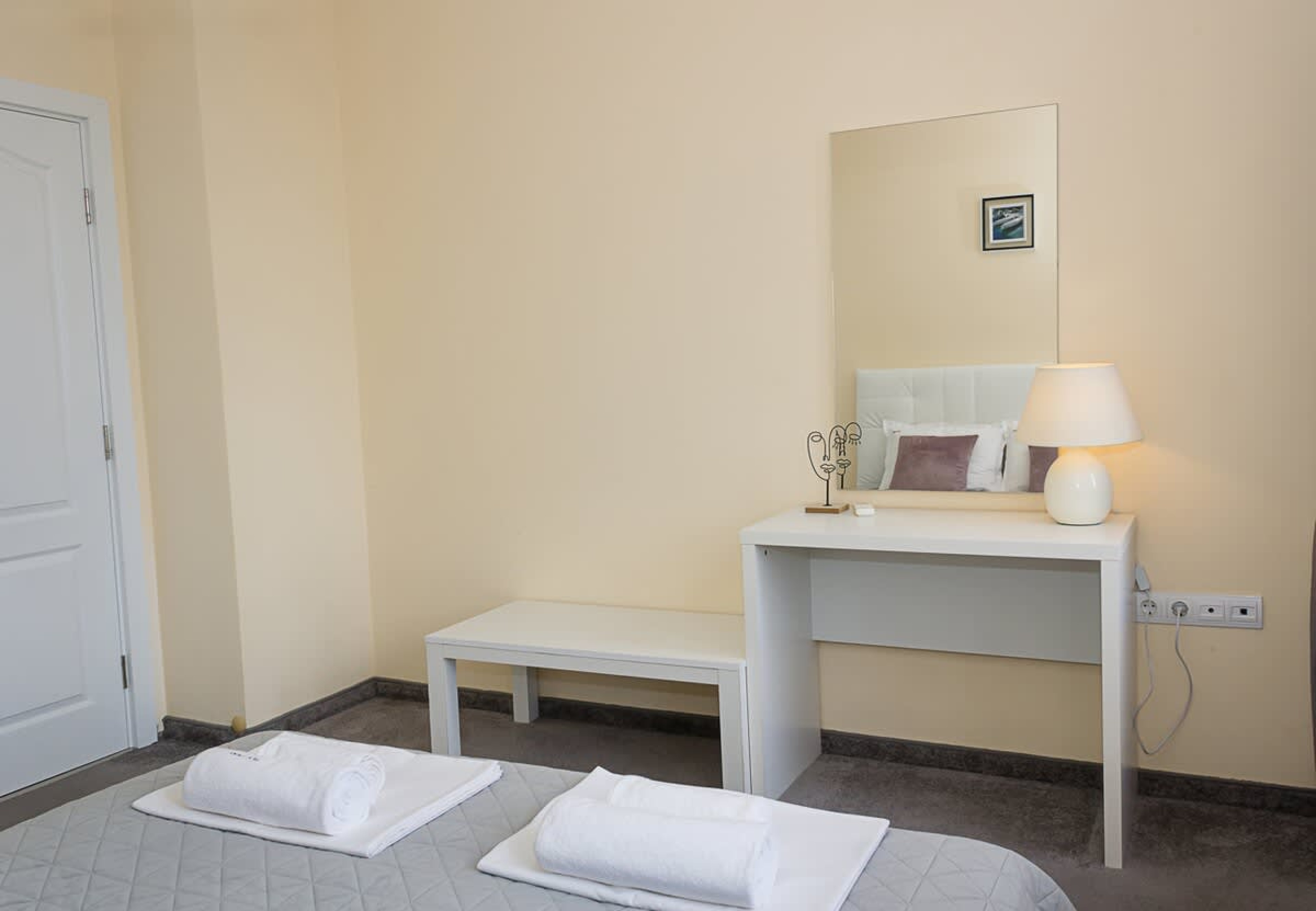 Scoutaround White Logo