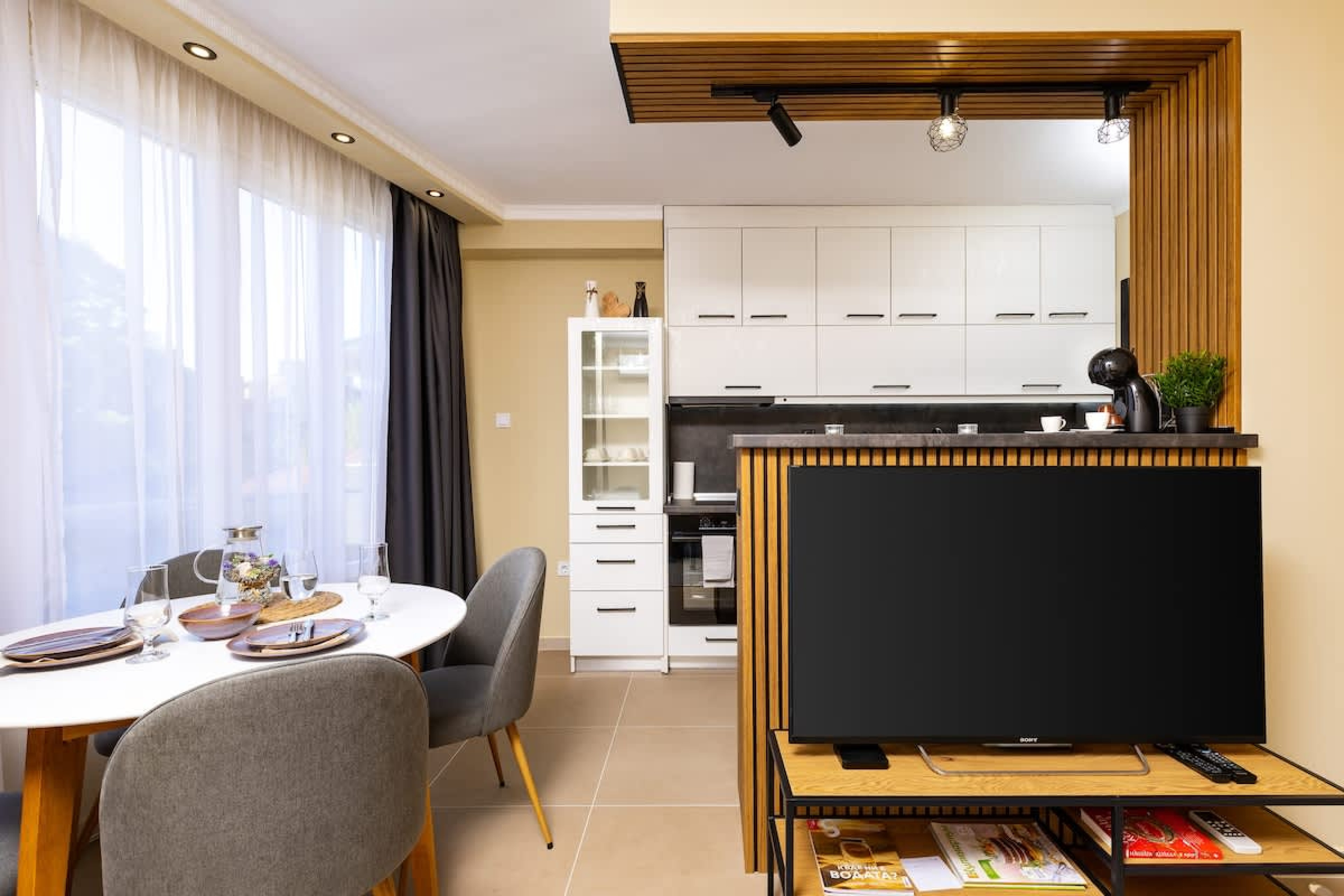 Scoutaround White Logo