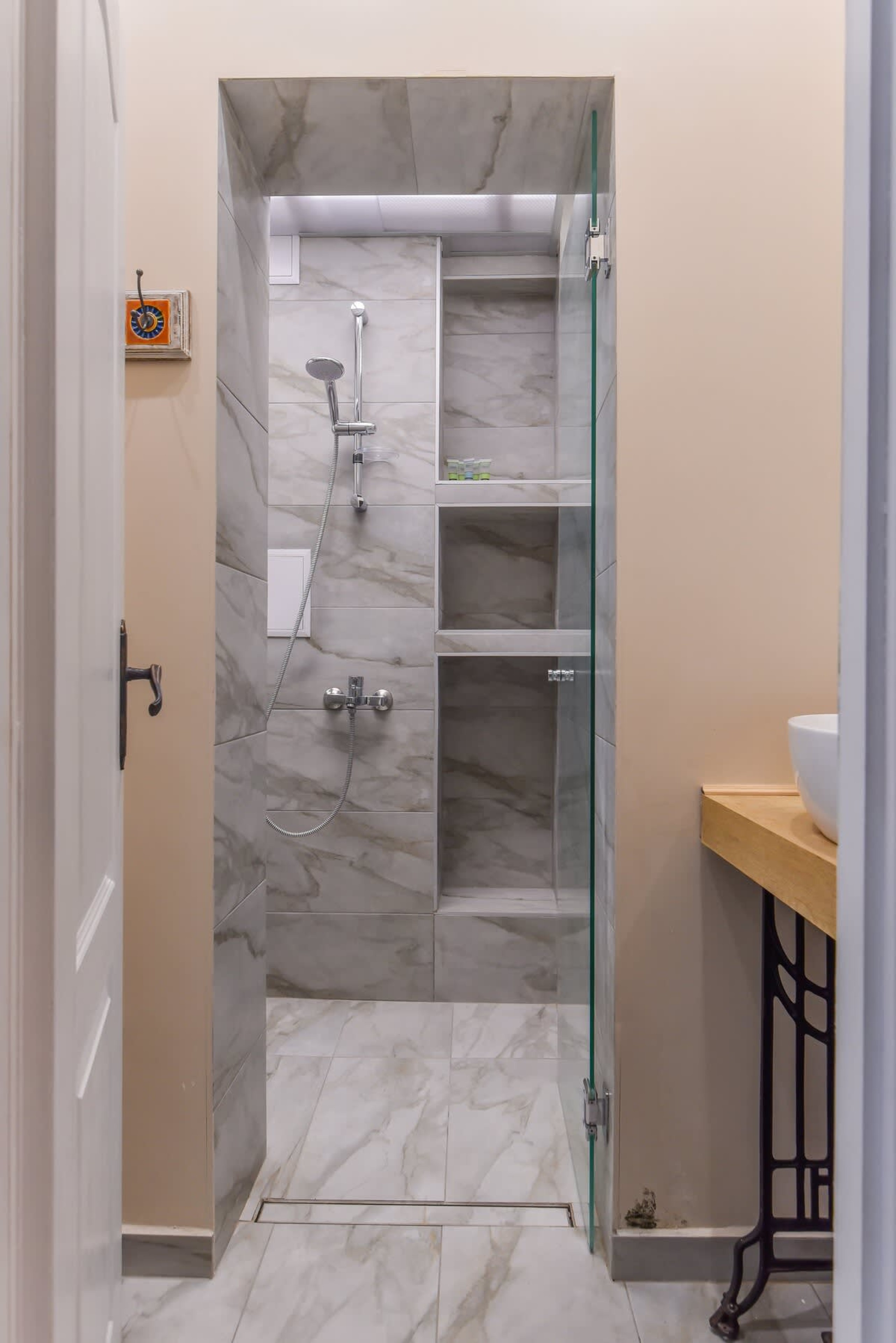 Scoutaround White Logo