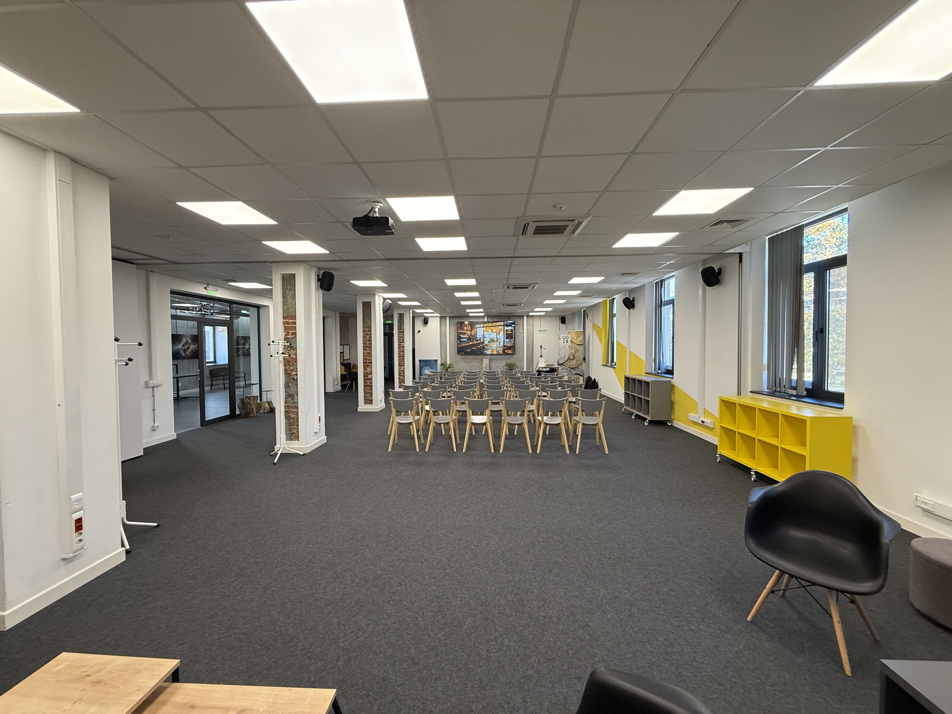 Scoutaround White Logo