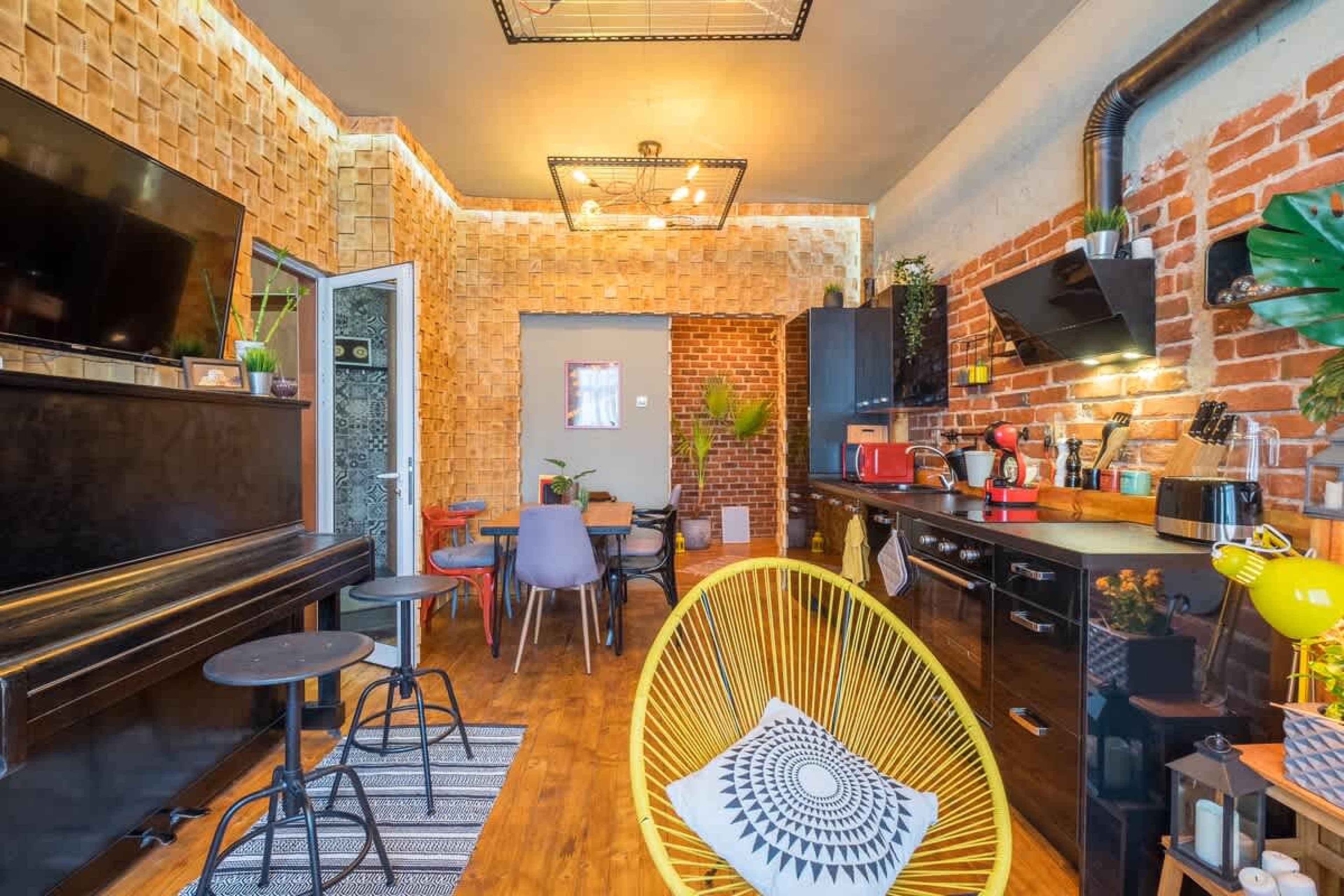 2 BDR &amp; 2 BTHR Funky Apartment / Supreme Location - Photo 31