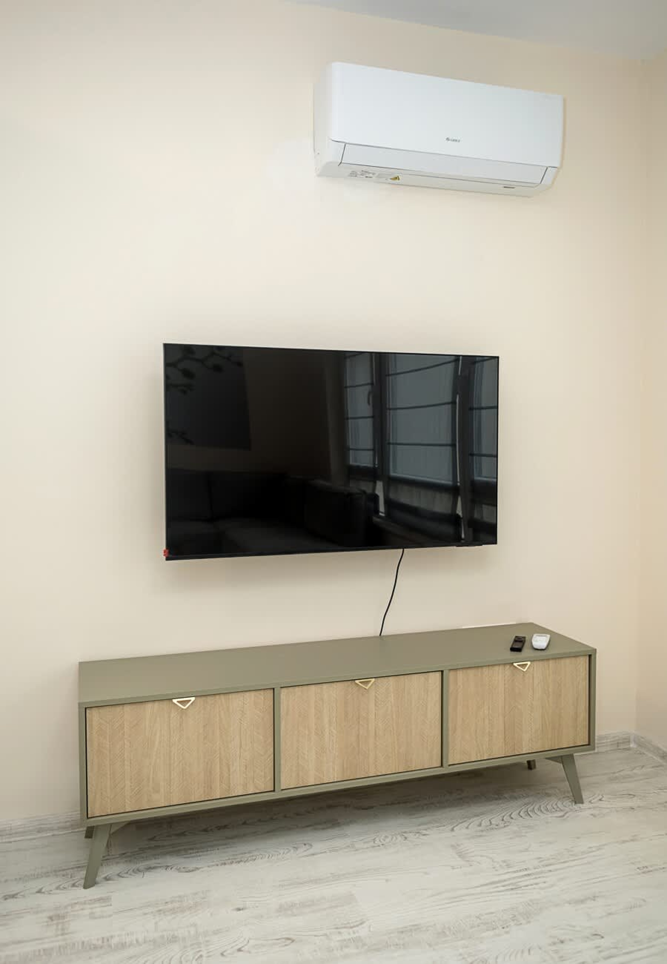 Scoutaround White Logo