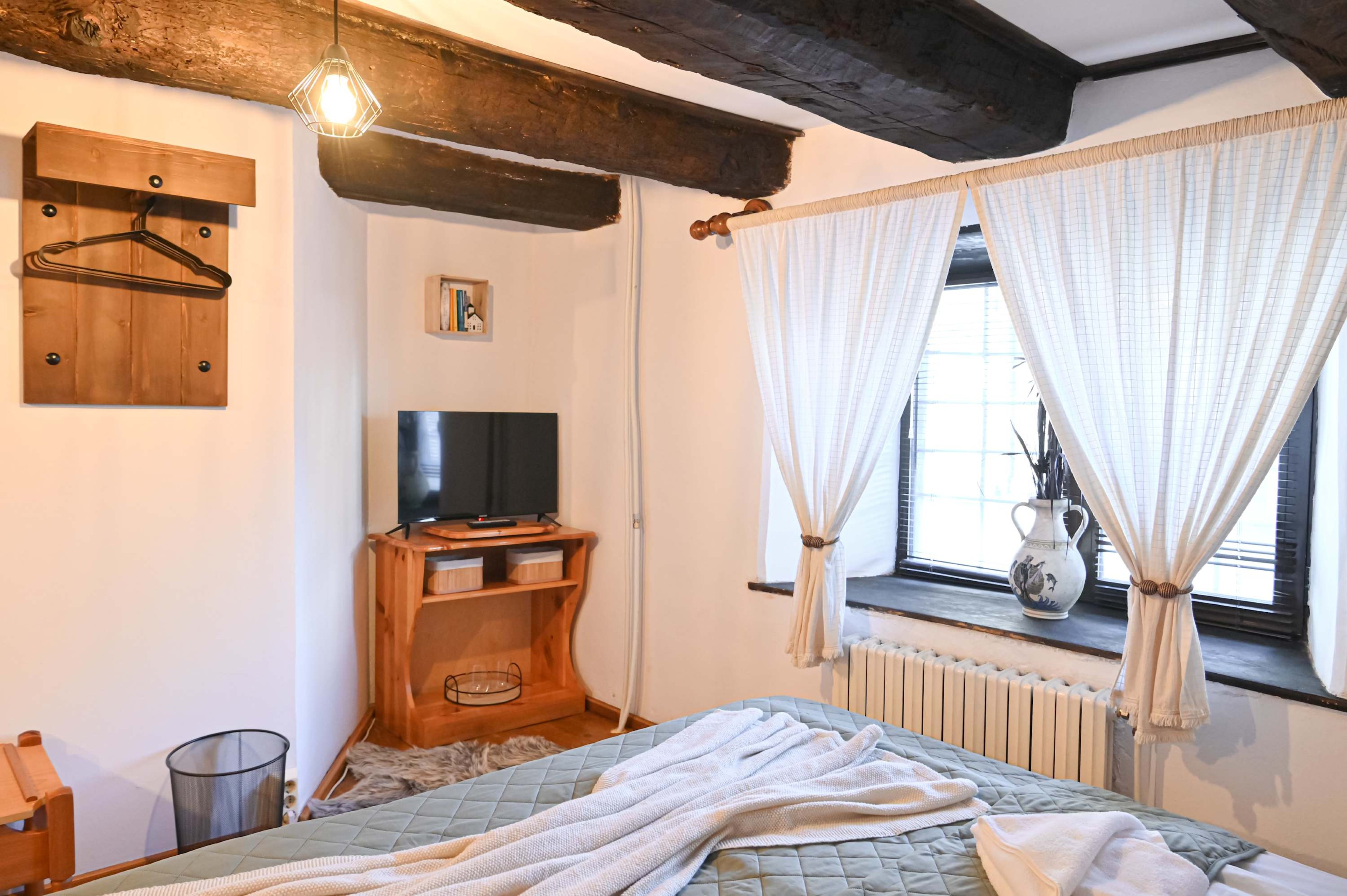 Scoutaround White Logo