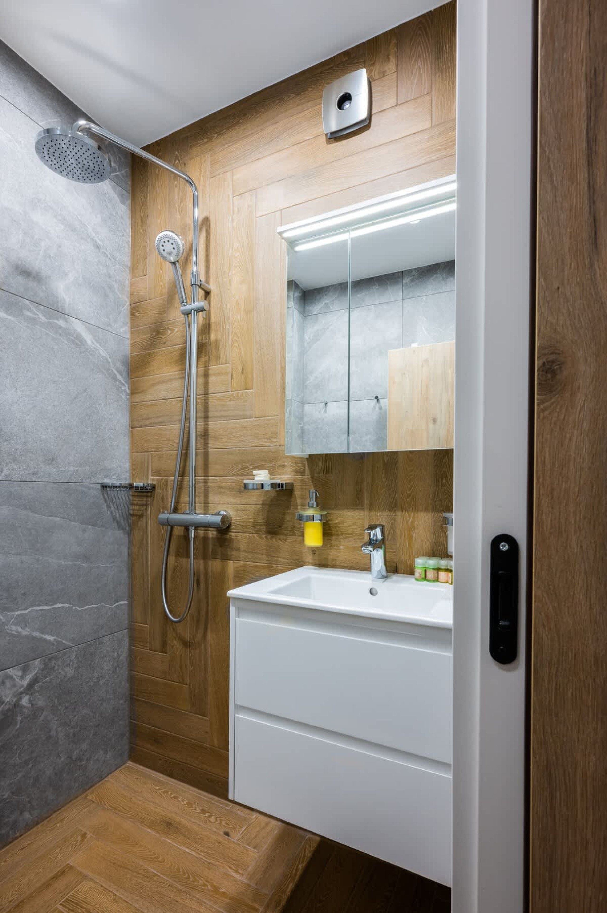 Scoutaround White Logo