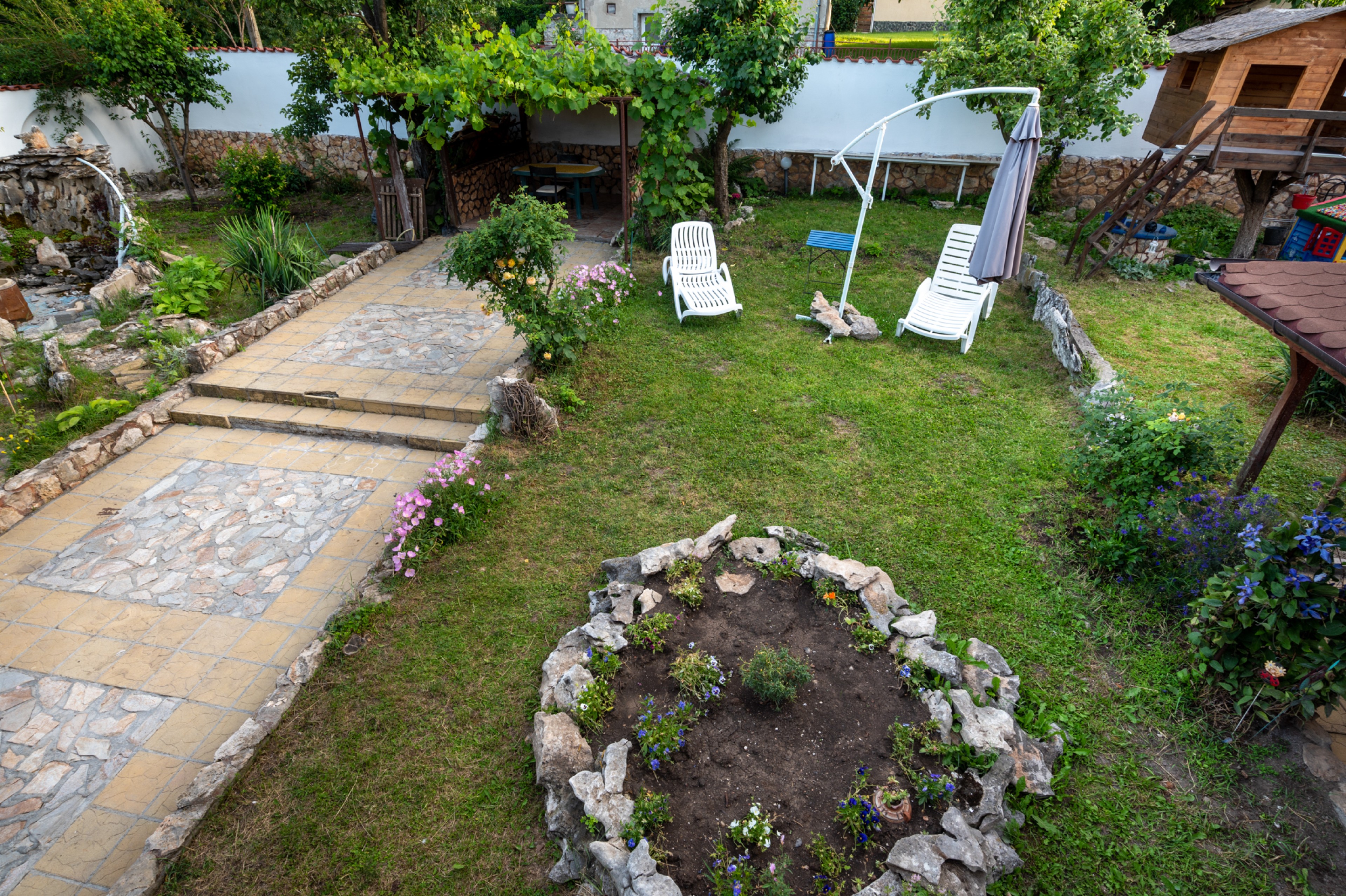 Scoutaround White Logo