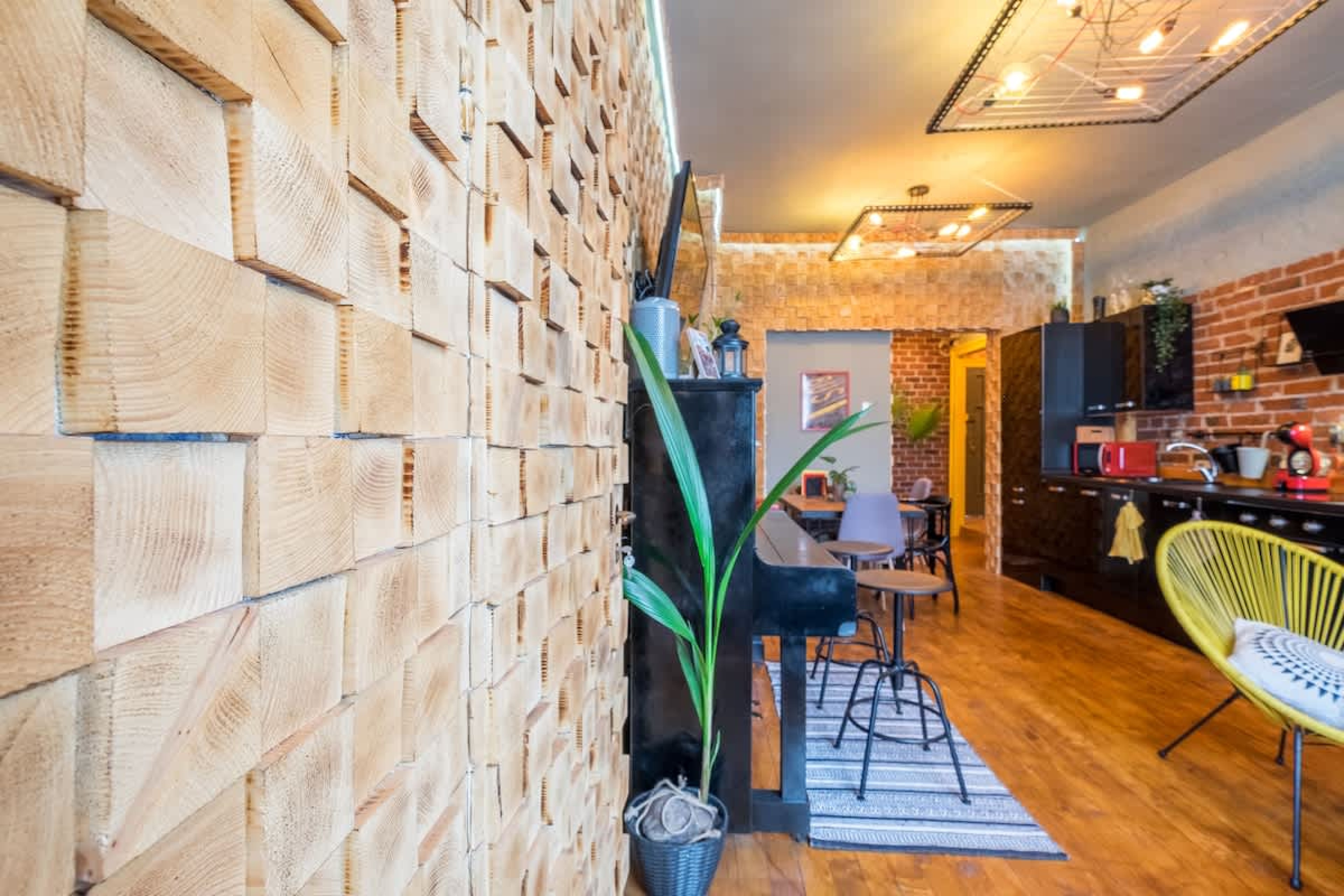 2 BDR &amp; 2 BTHR Funky Apartment / Supreme Location - Photo 40