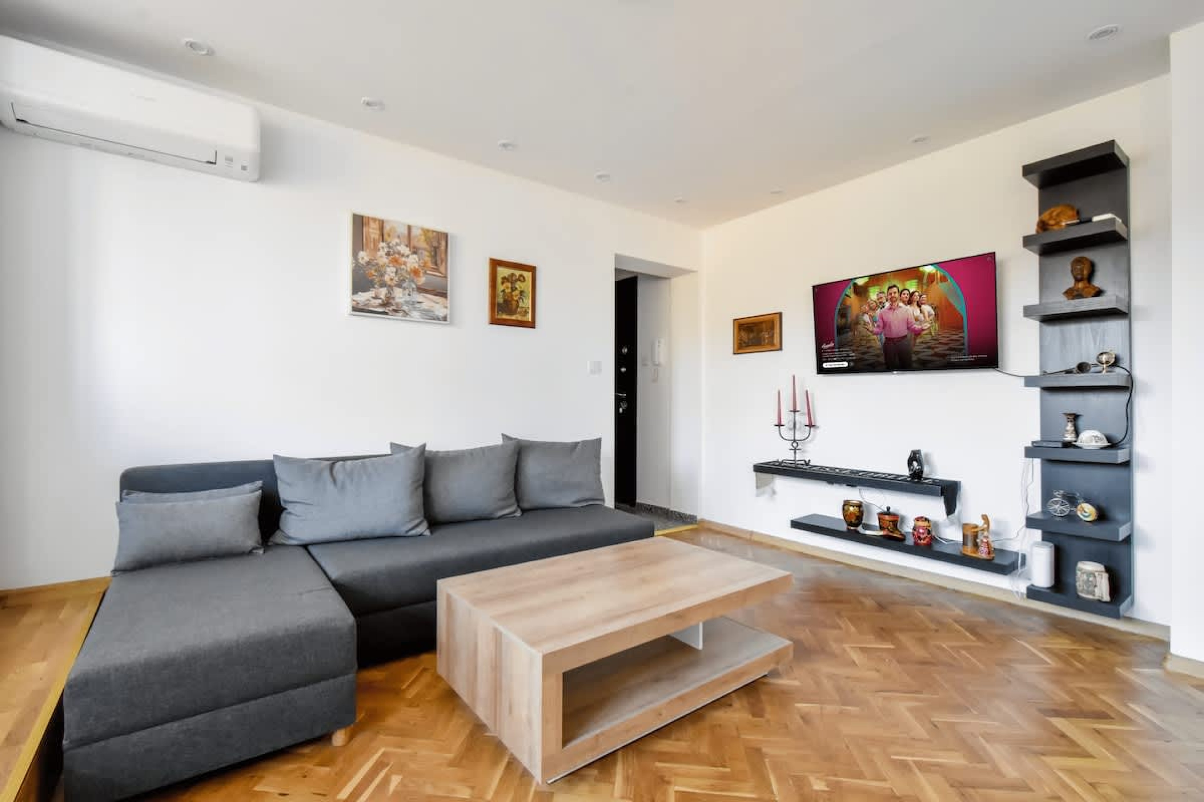 Scoutaround White Logo