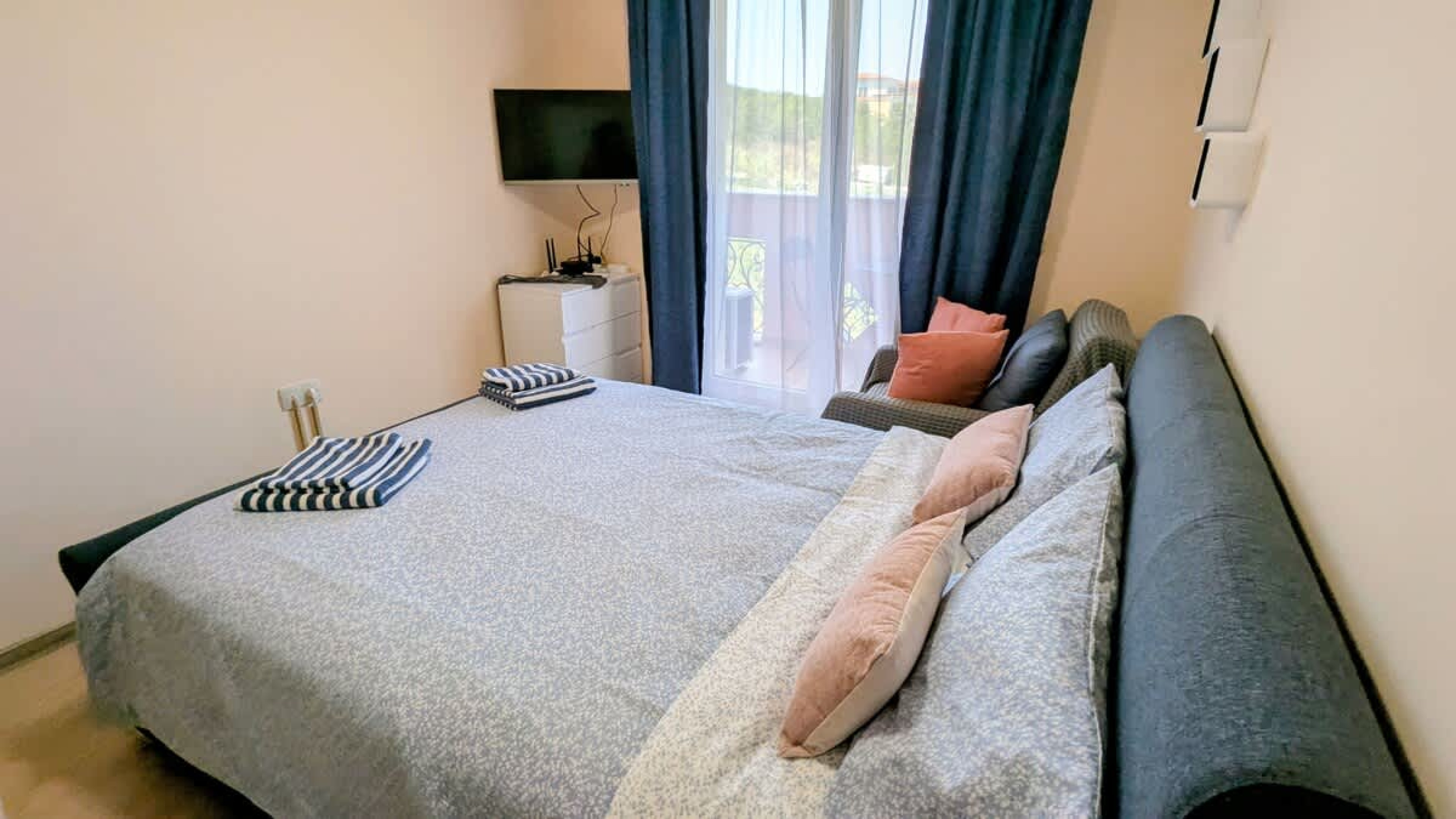 Scoutaround White Logo