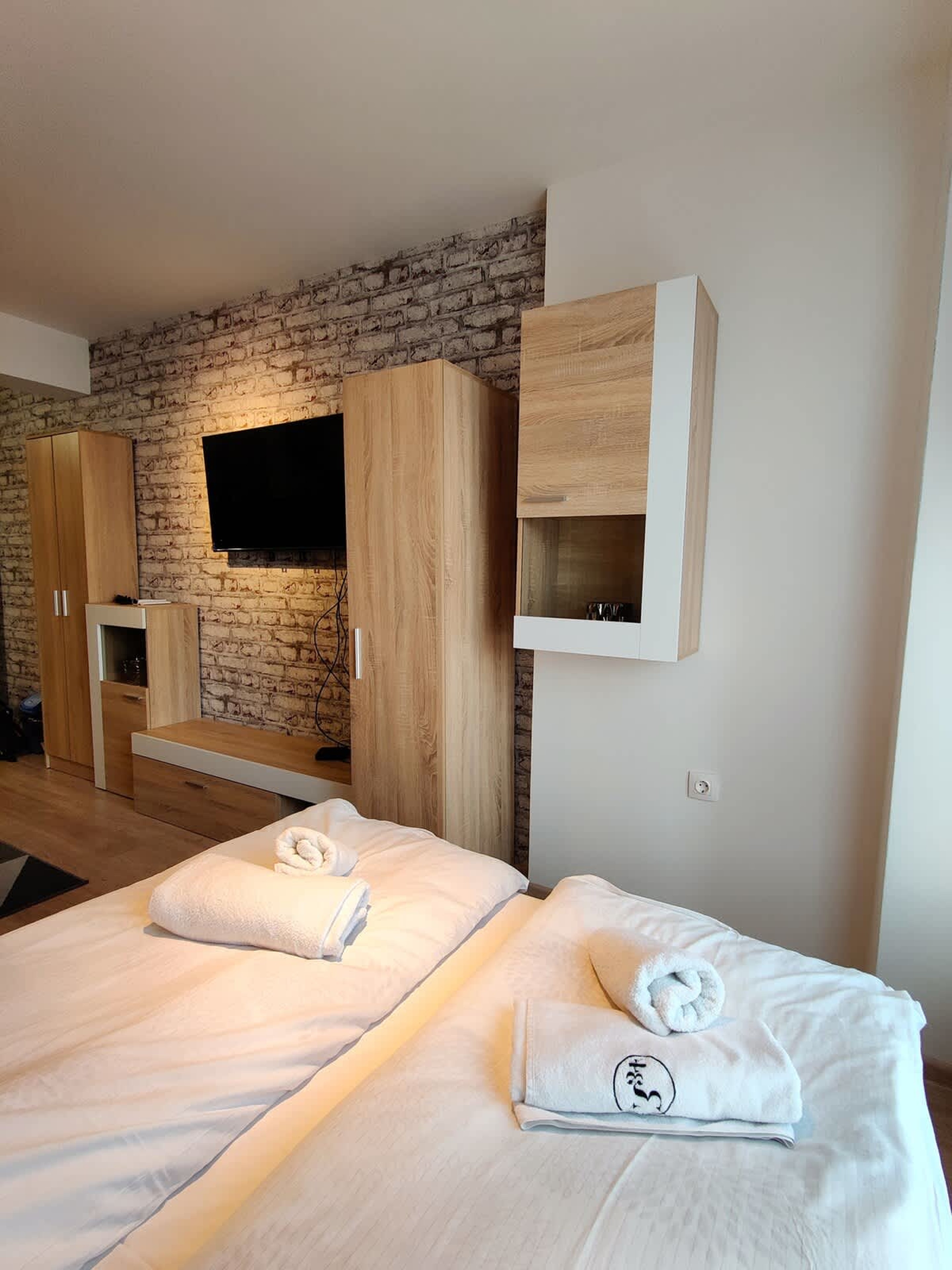 Scoutaround White Logo