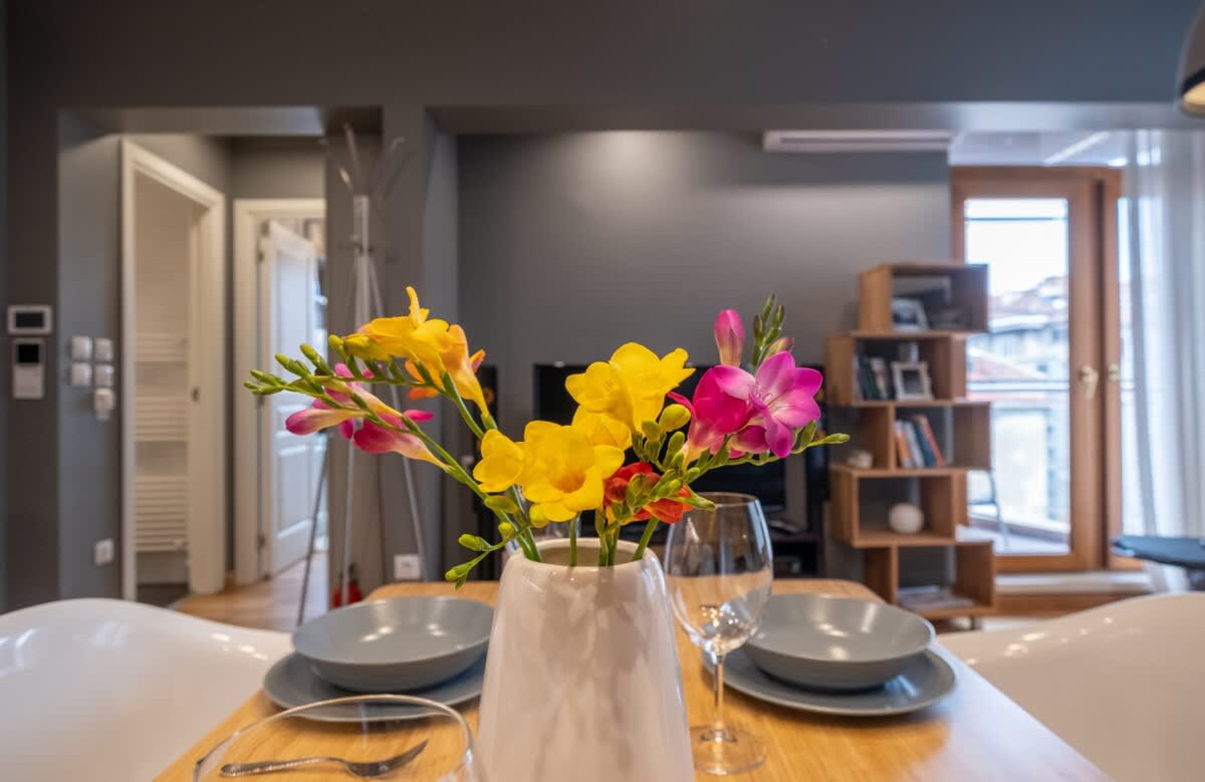 Scoutaround White Logo