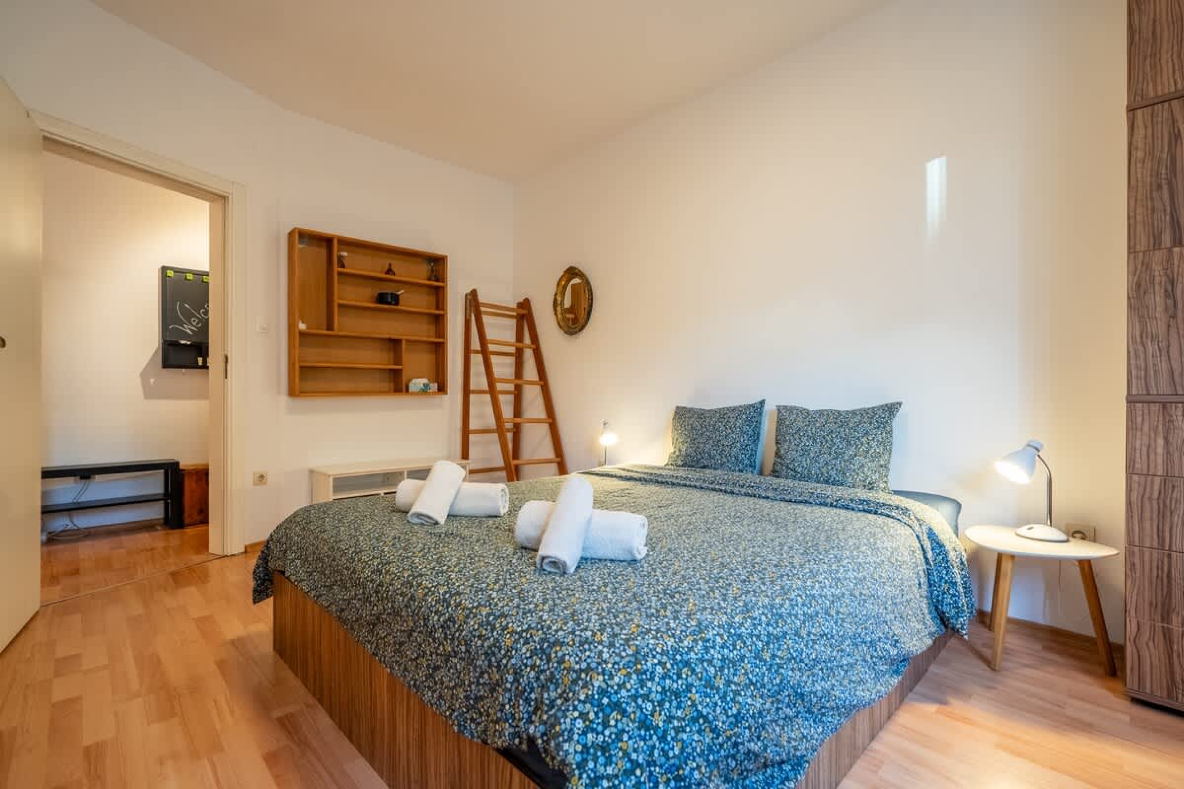 Scoutaround White Logo