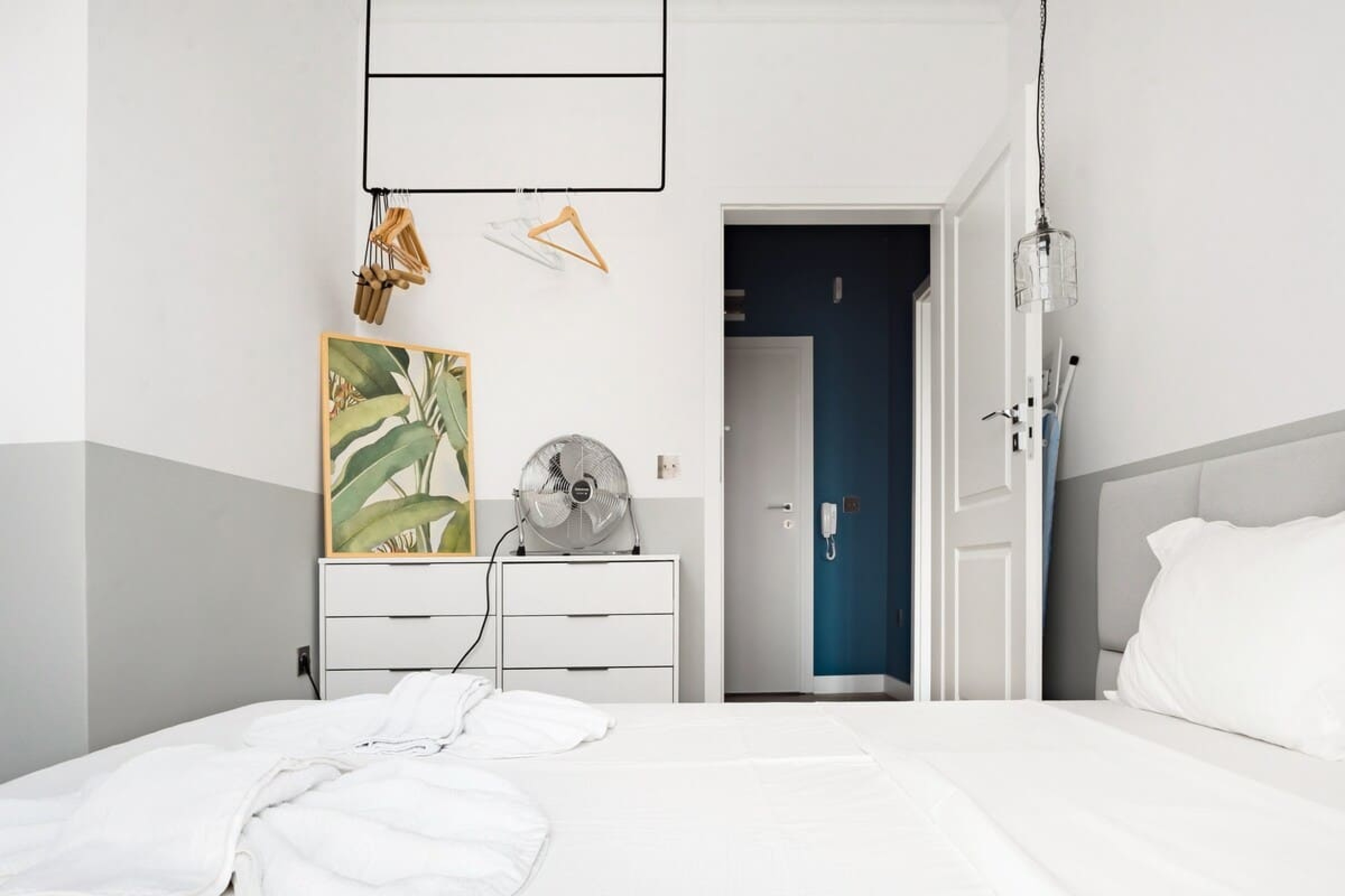 Scoutaround White Logo