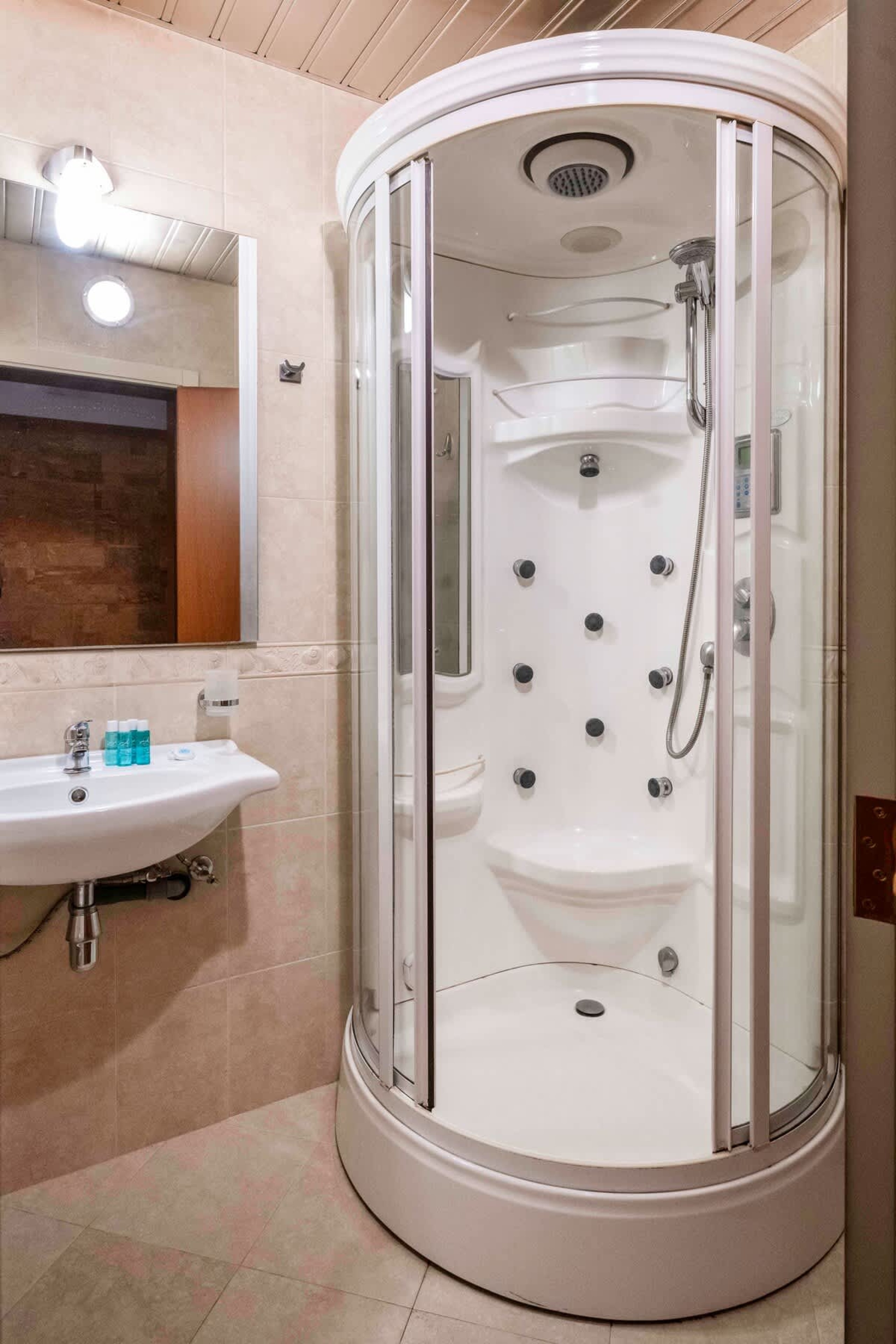 Scoutaround White Logo