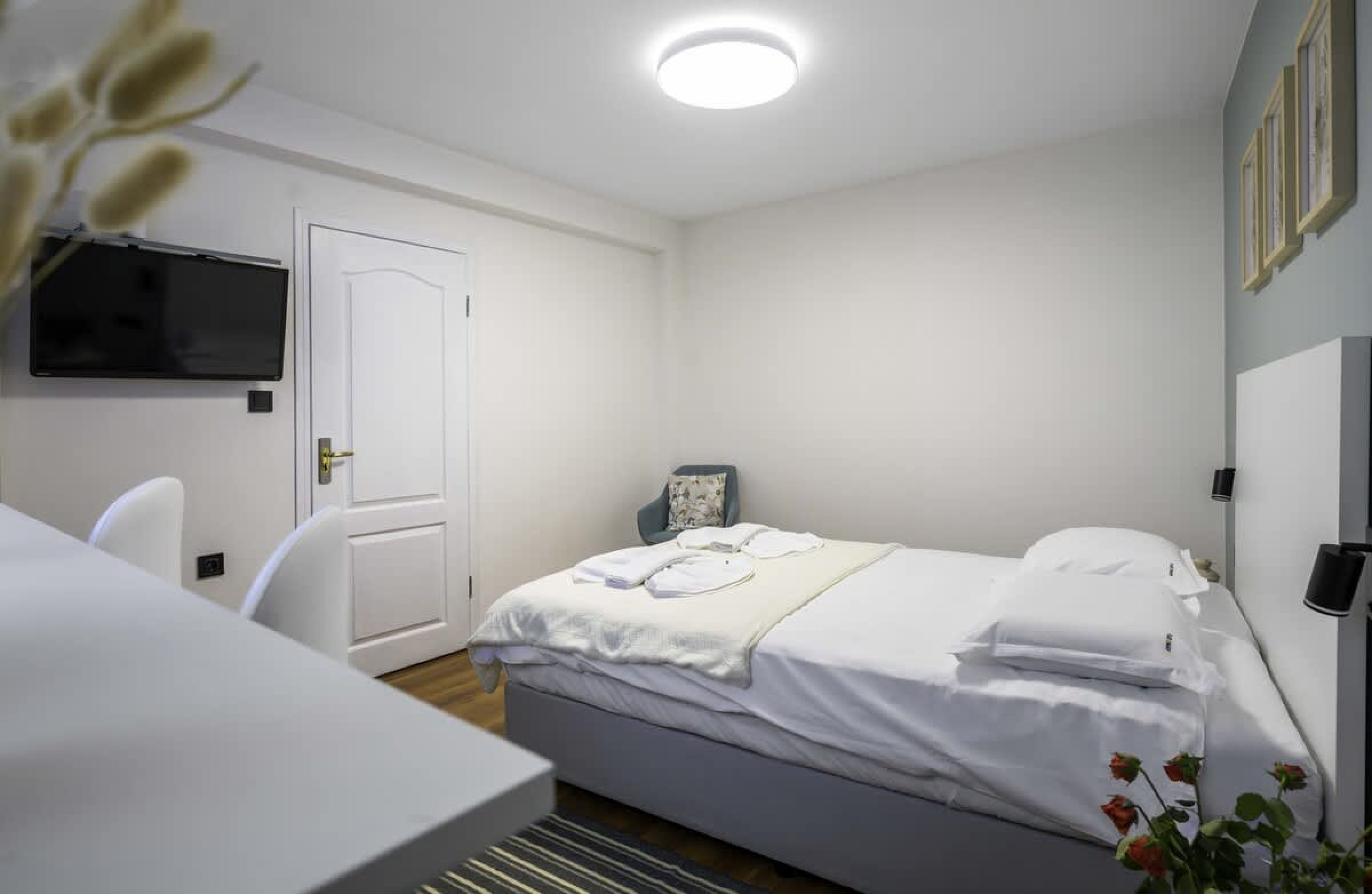 Scoutaround White Logo