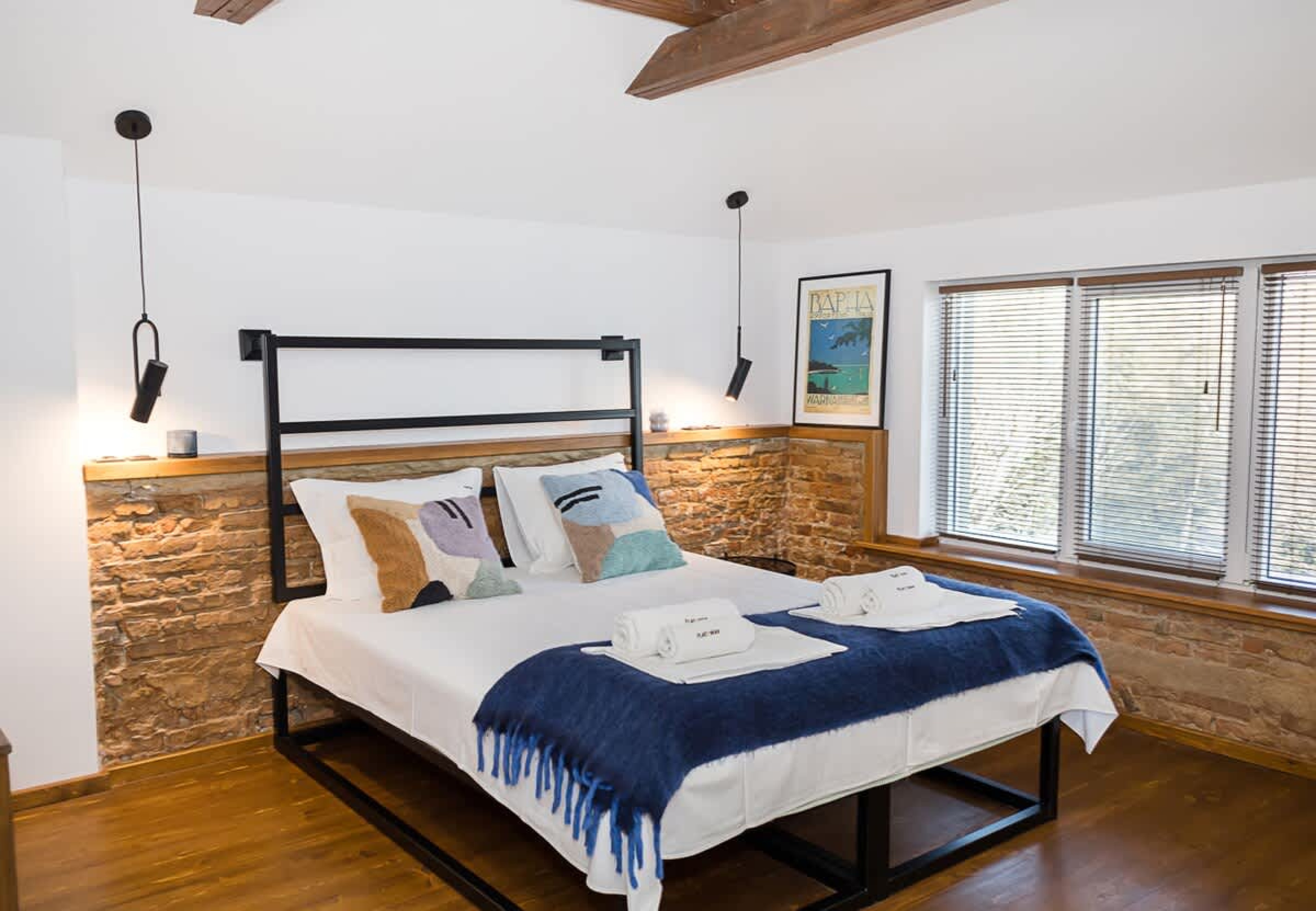 Scoutaround White Logo