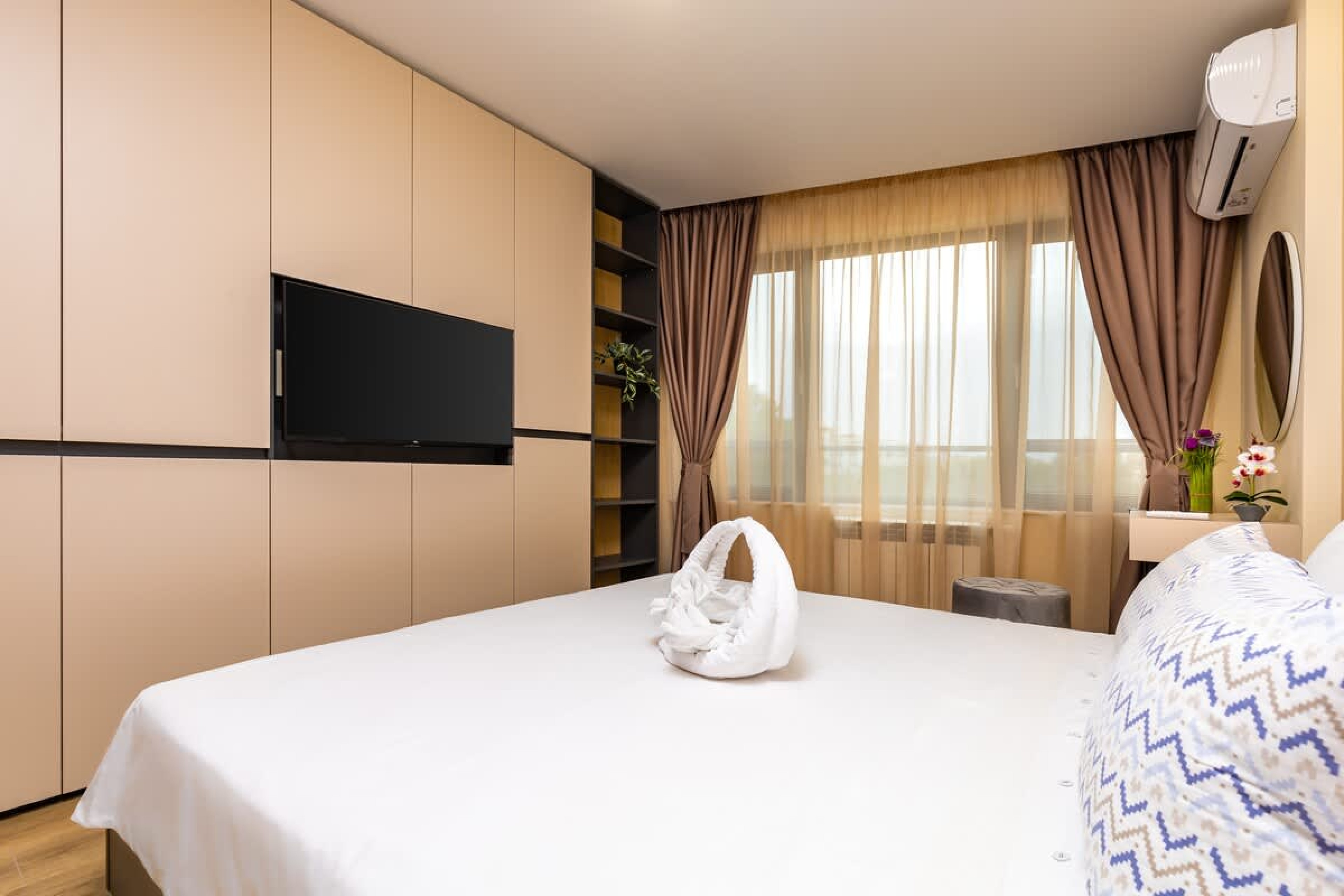 Scoutaround White Logo