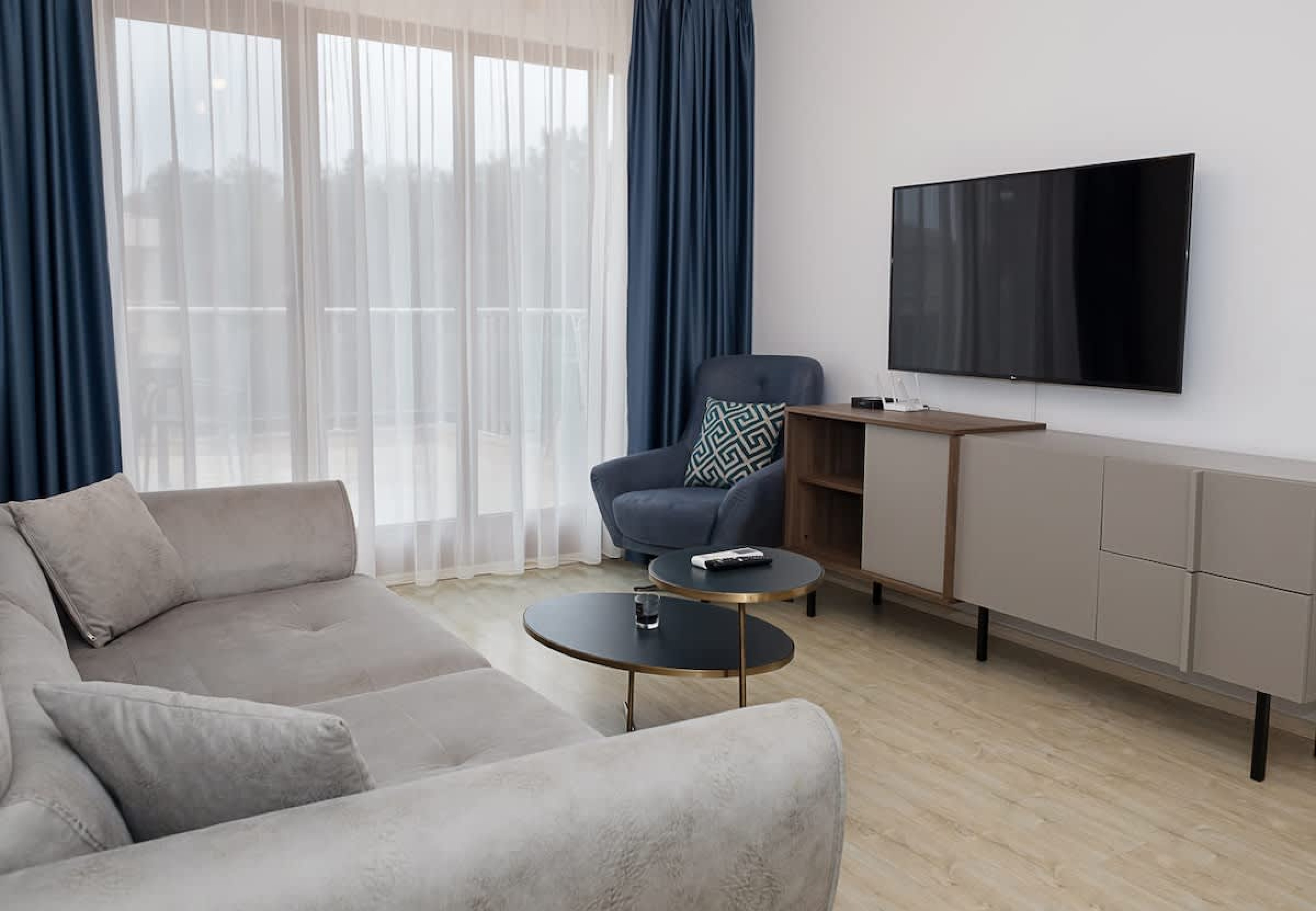 Scoutaround White Logo