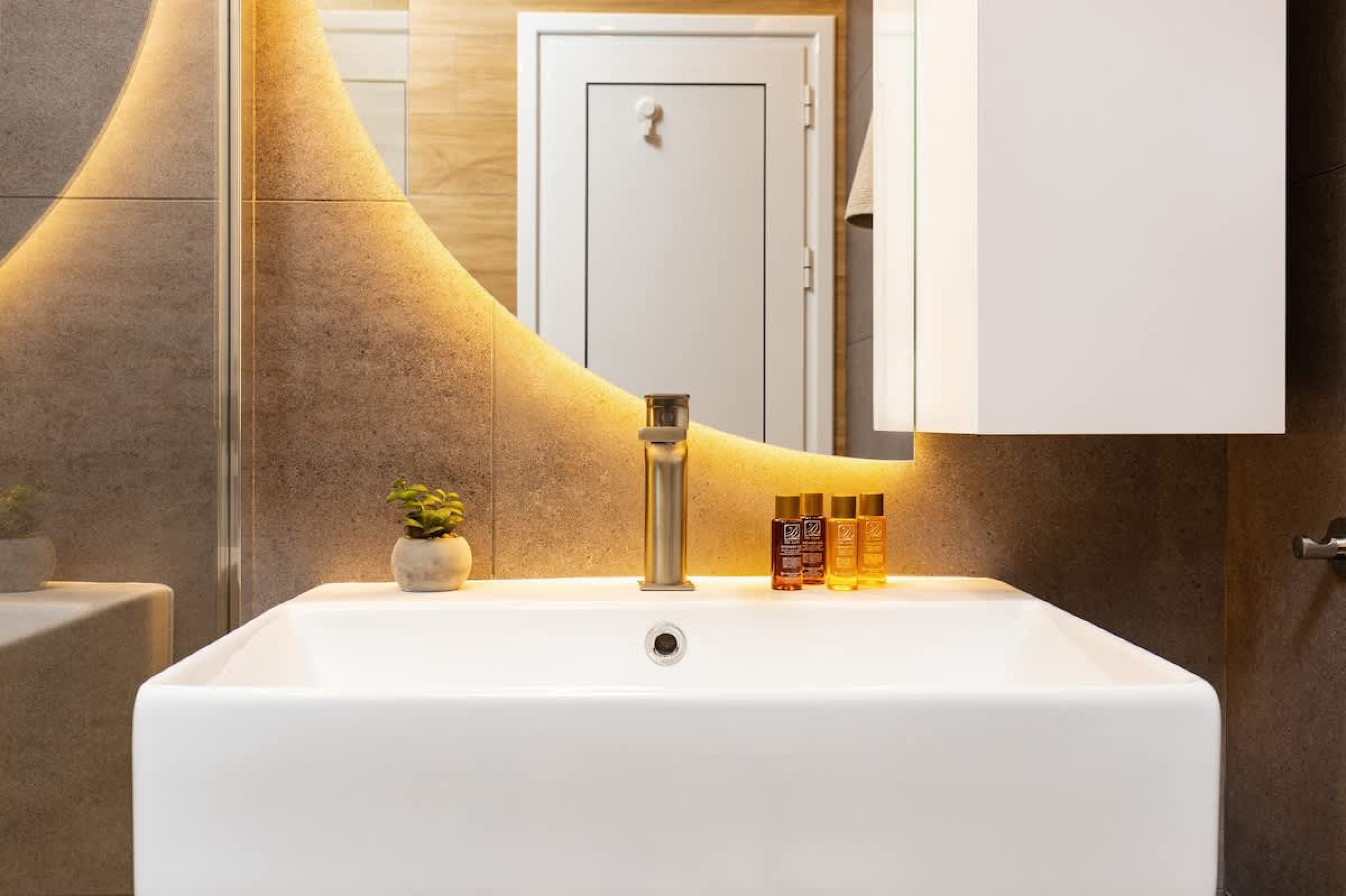 Scoutaround White Logo