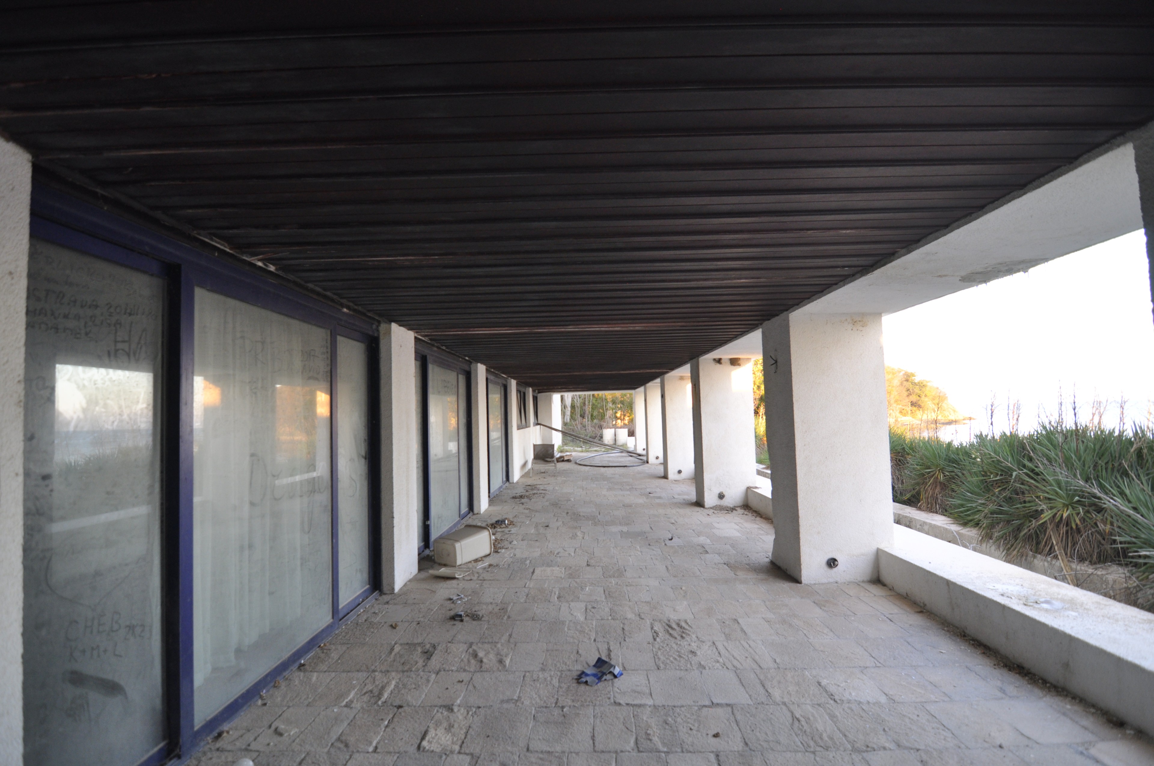 Scoutaround White Logo