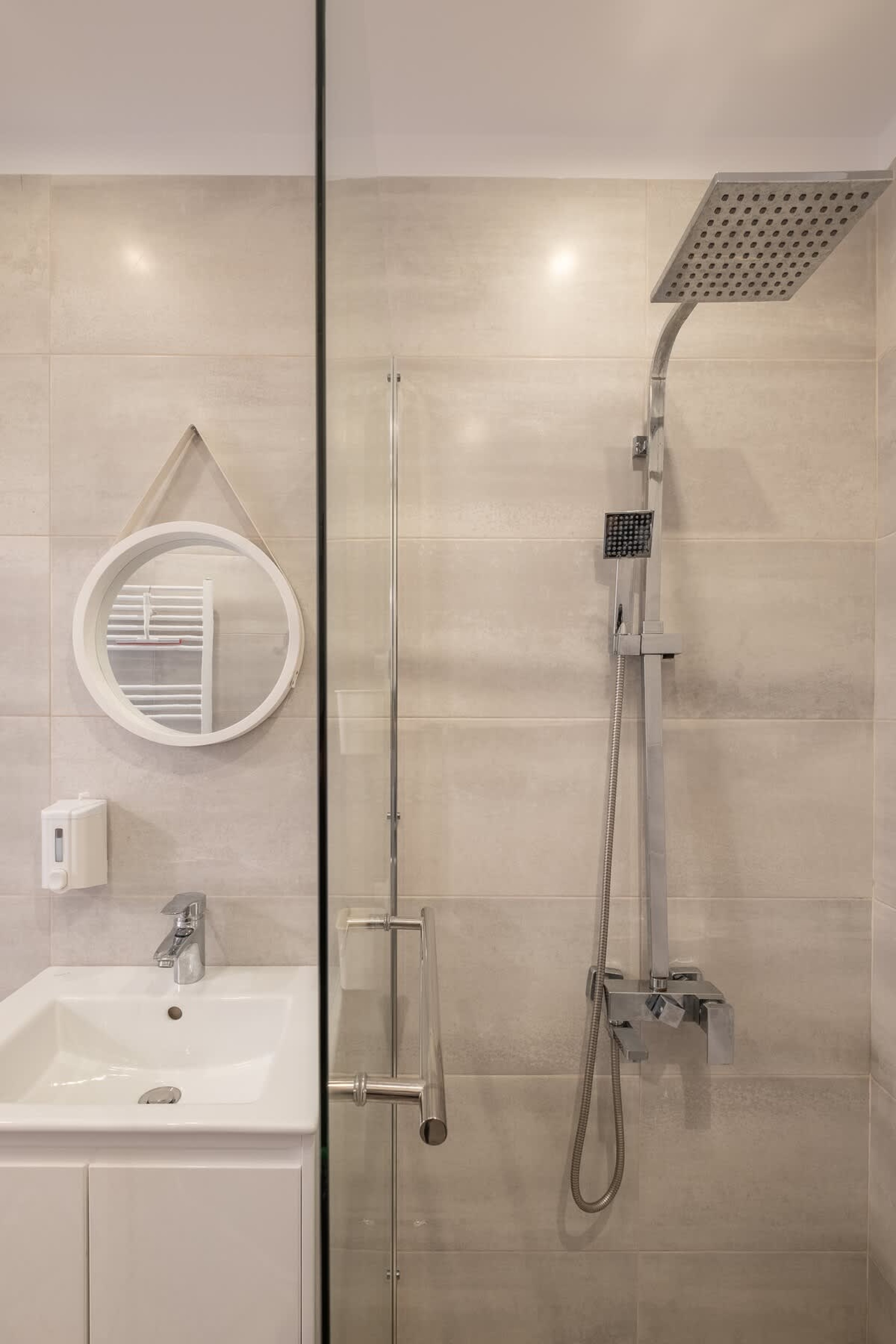 Scoutaround White Logo