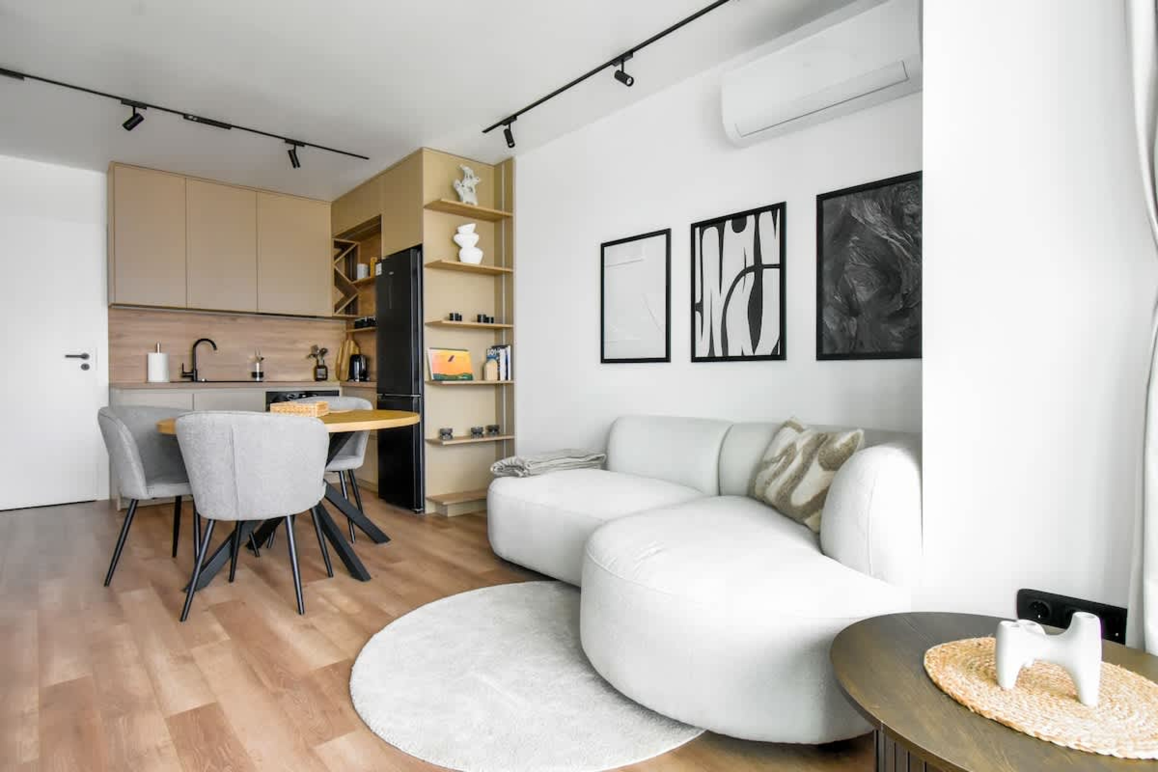 Scoutaround White Logo