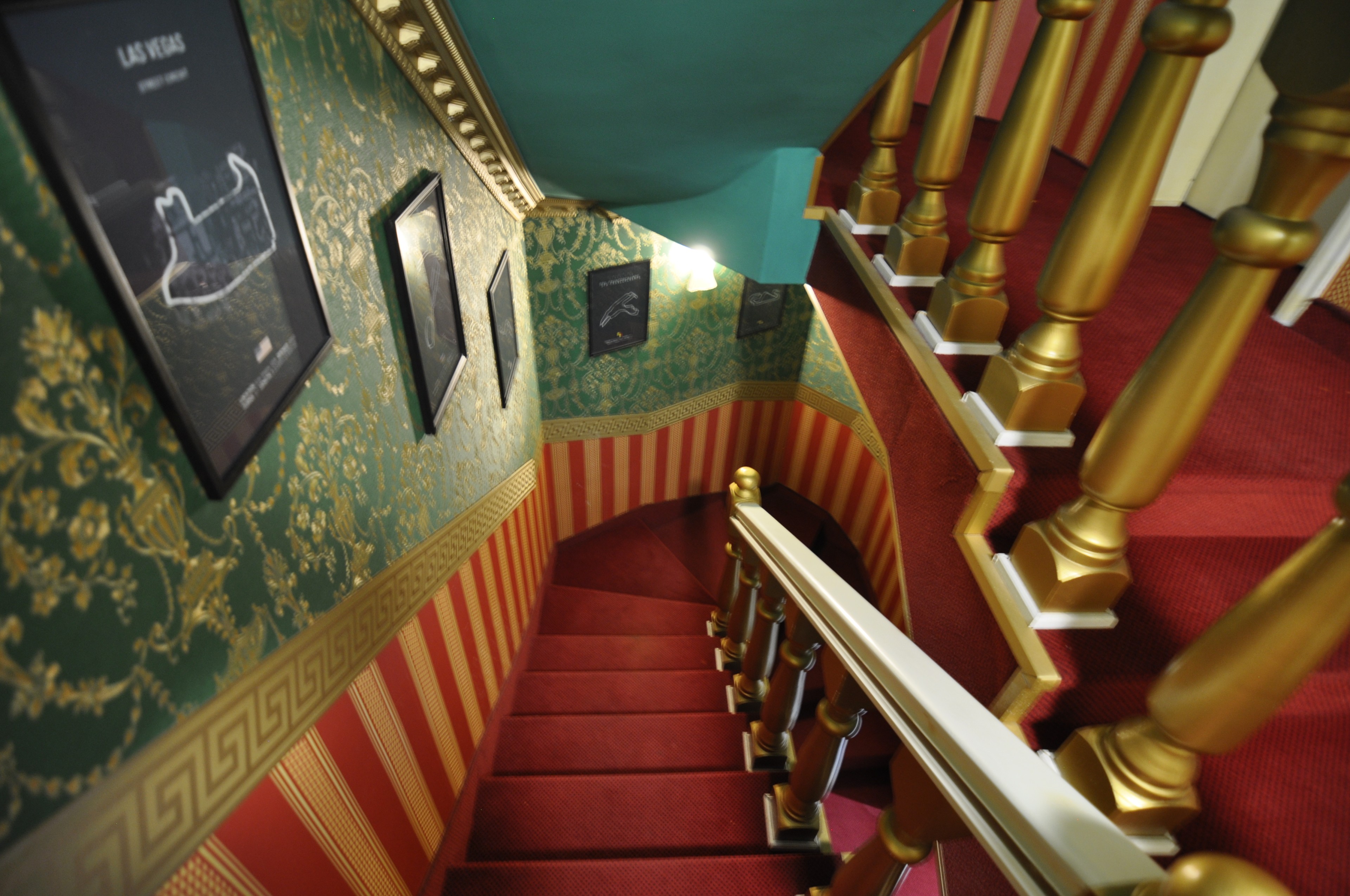 Scoutaround White Logo