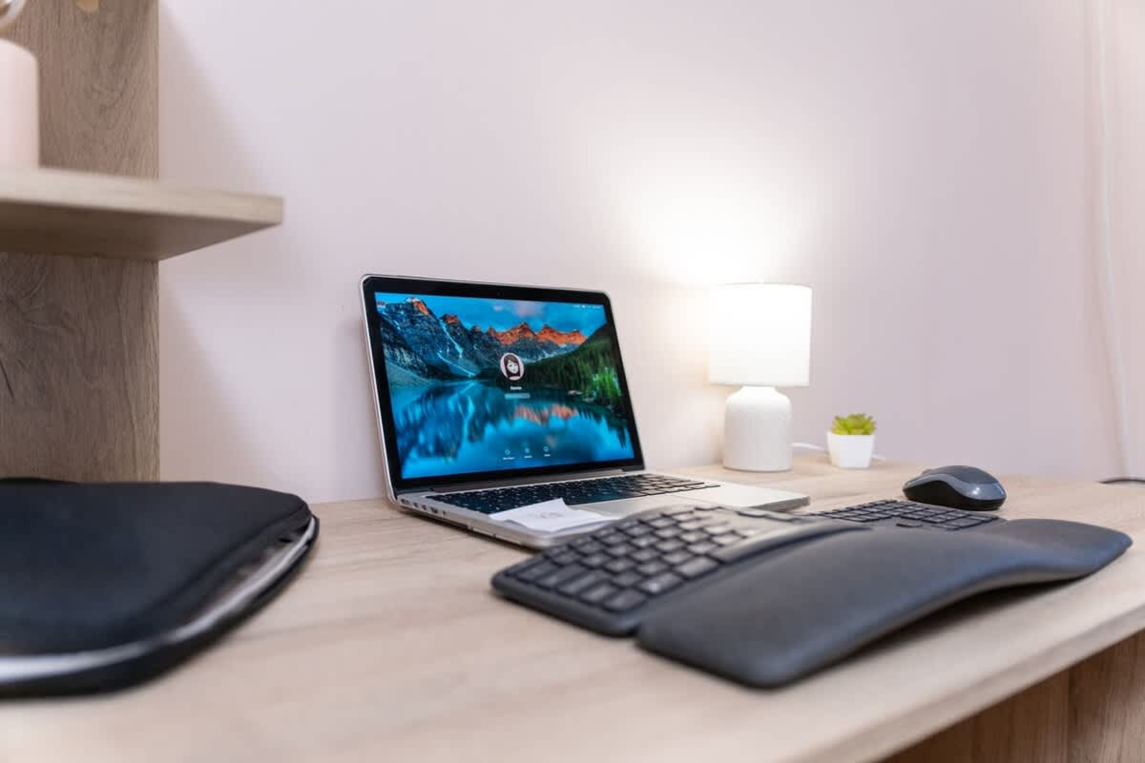 Scoutaround White Logo