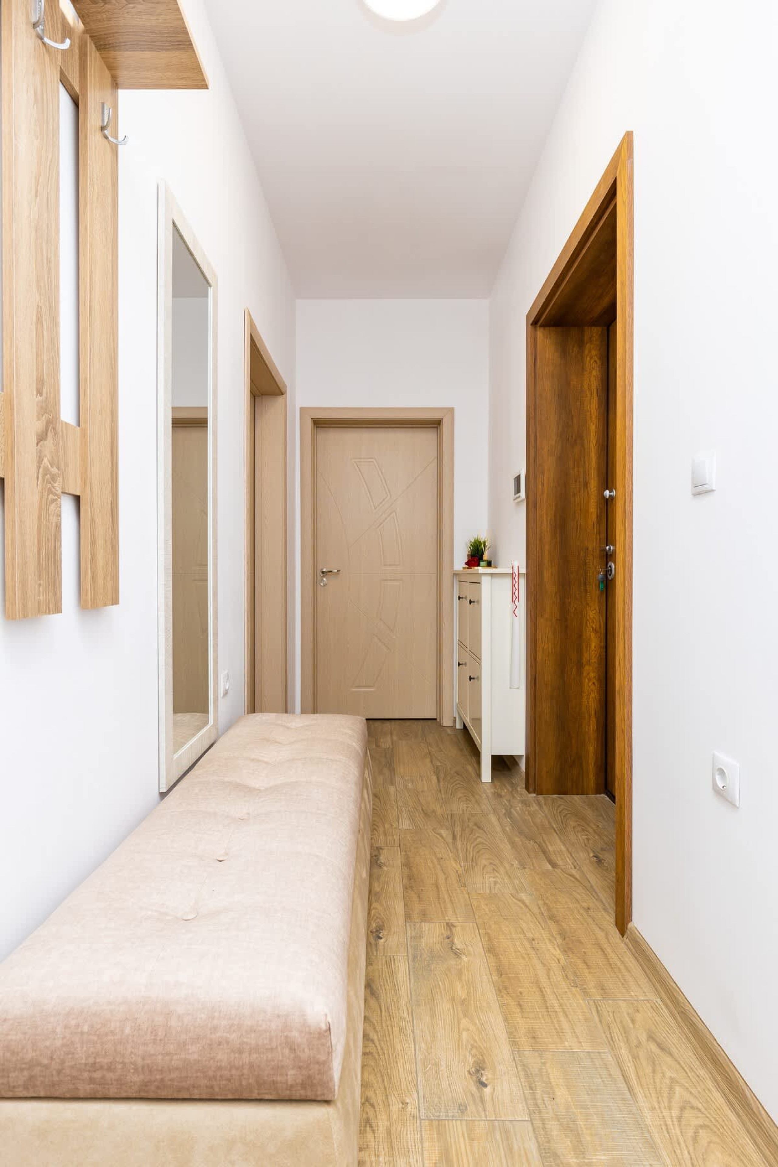 Scoutaround White Logo