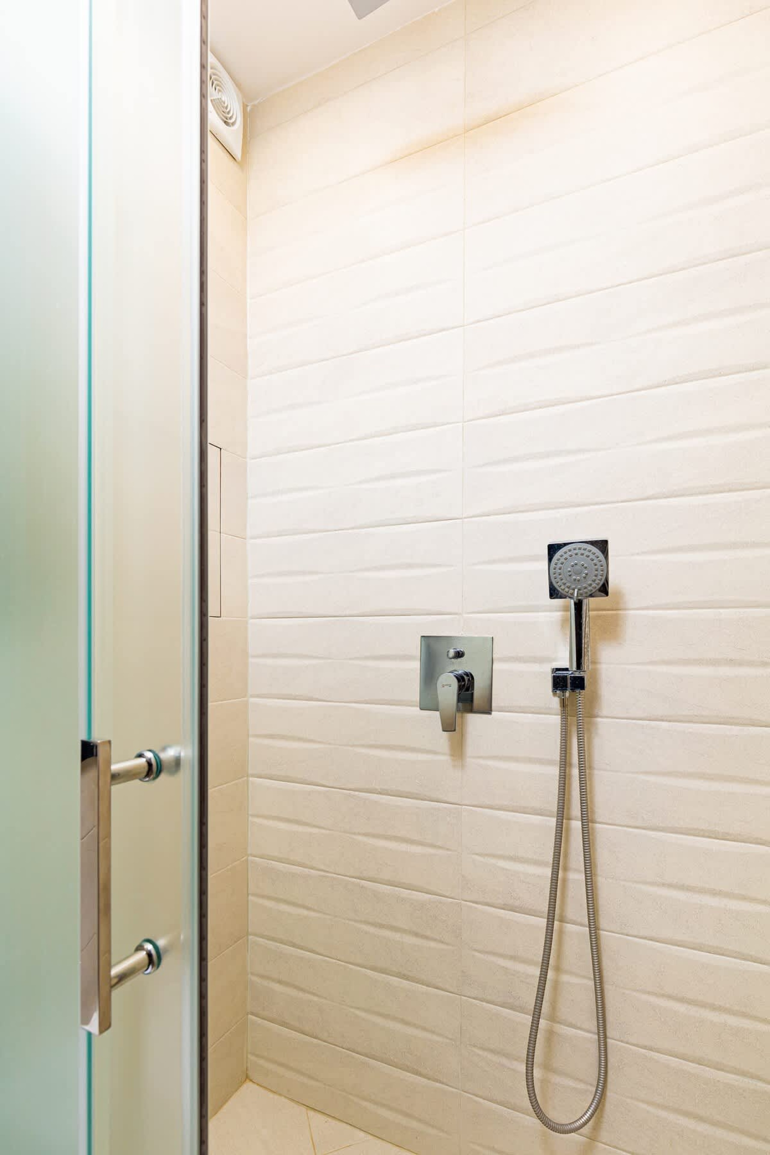 Scoutaround White Logo