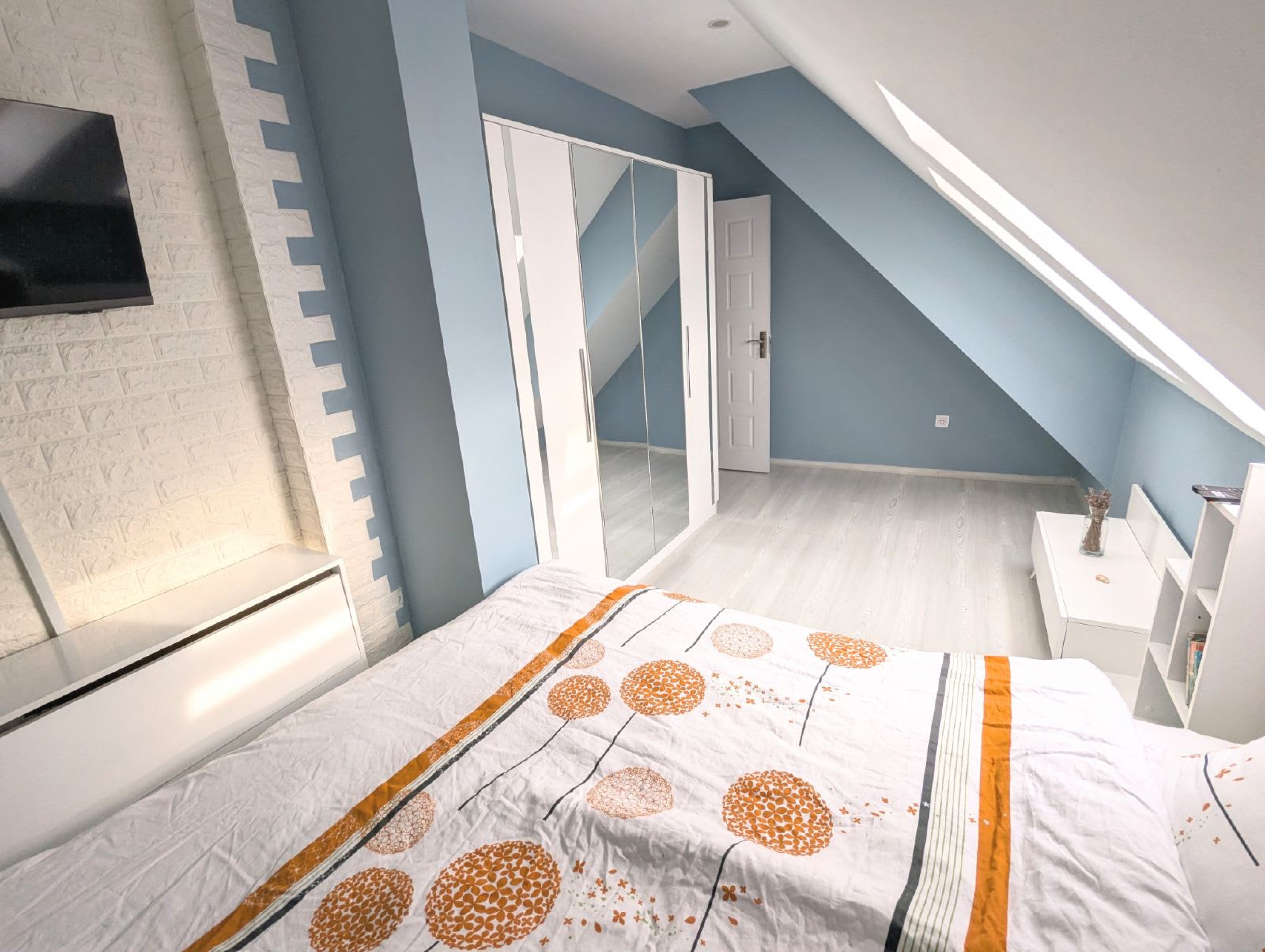 Scoutaround White Logo