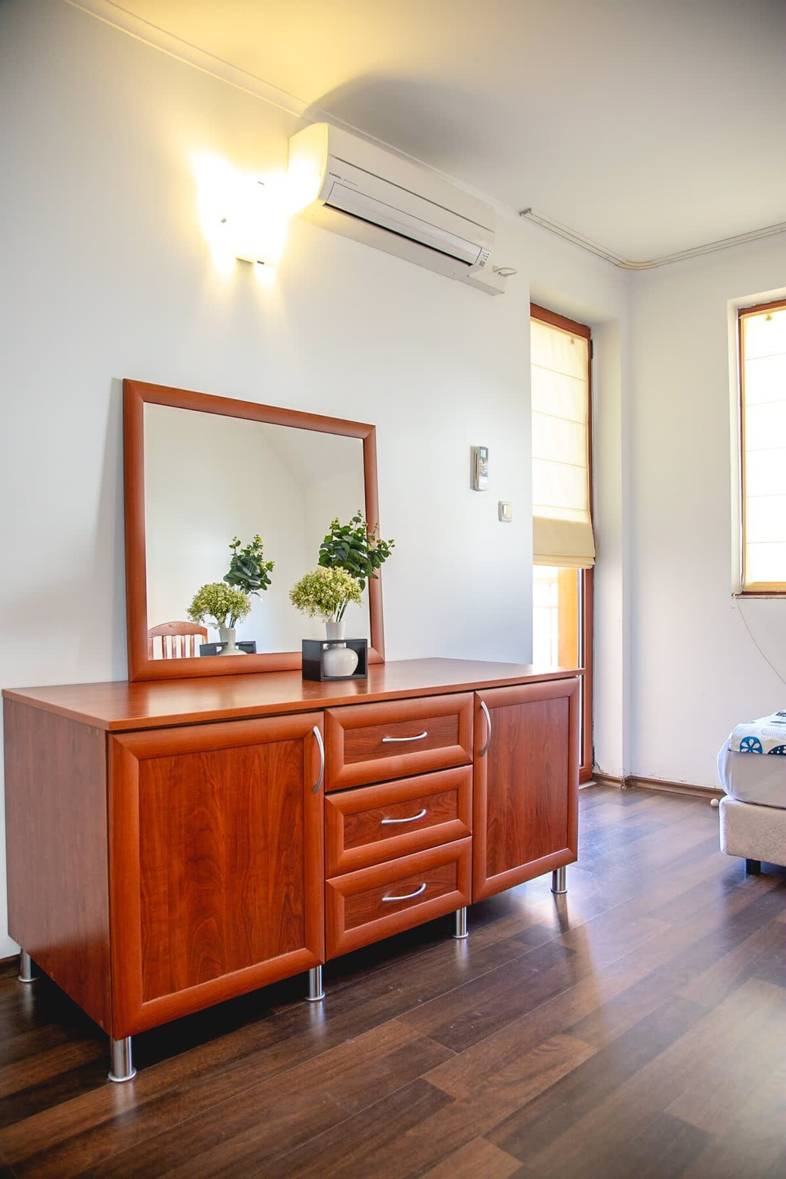 Scoutaround White Logo