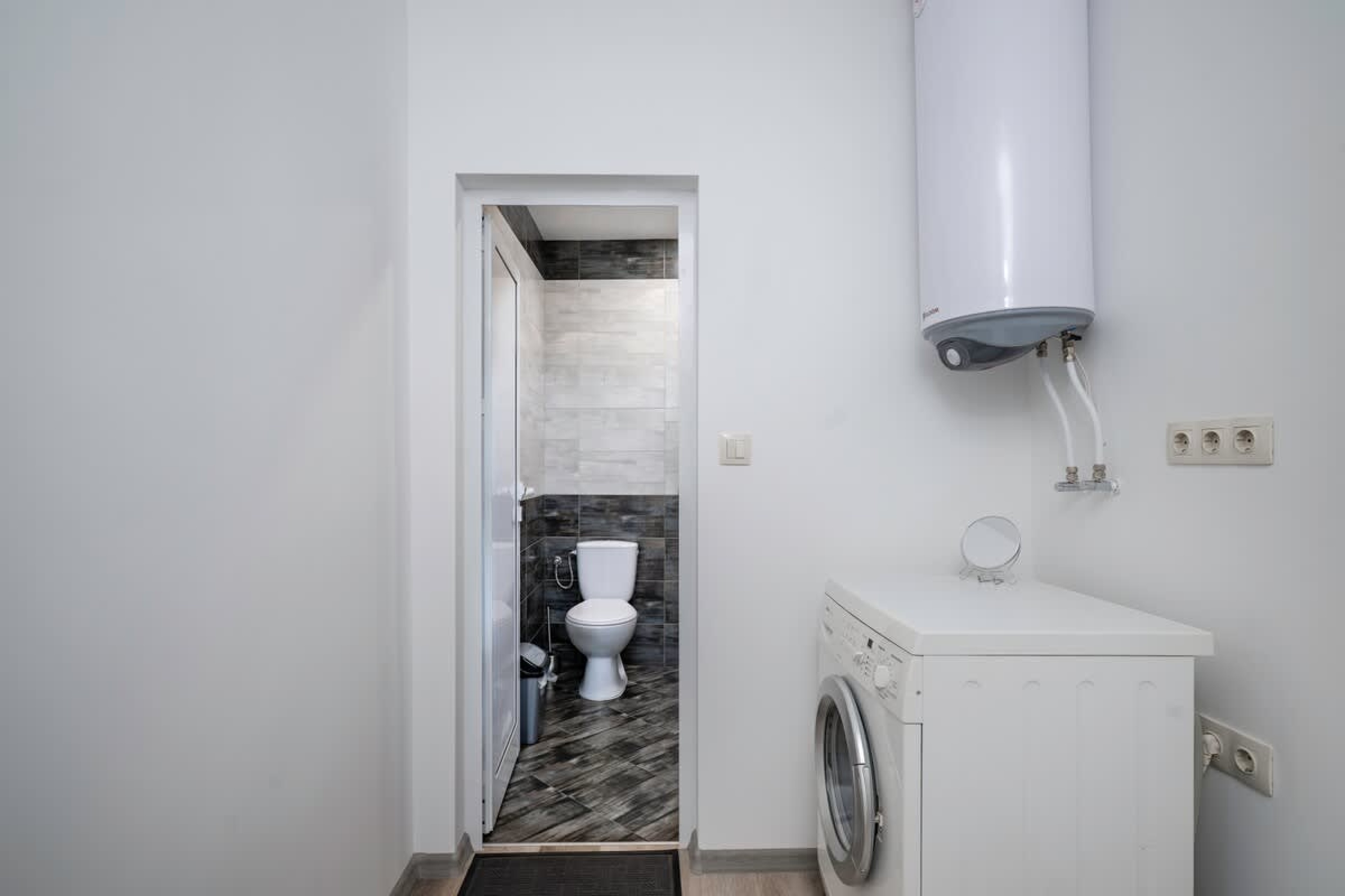 Scoutaround White Logo