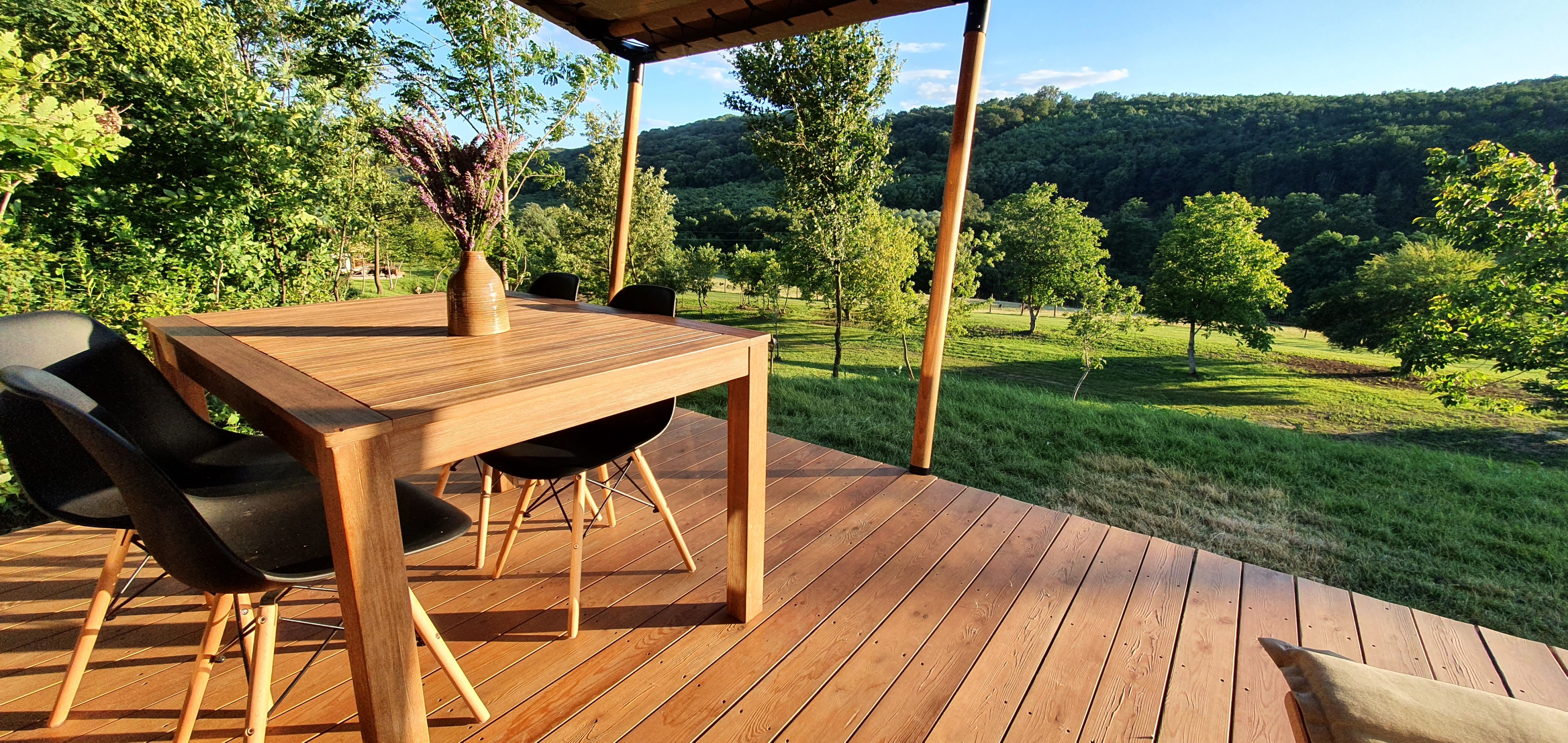 Scoutaround White Logo