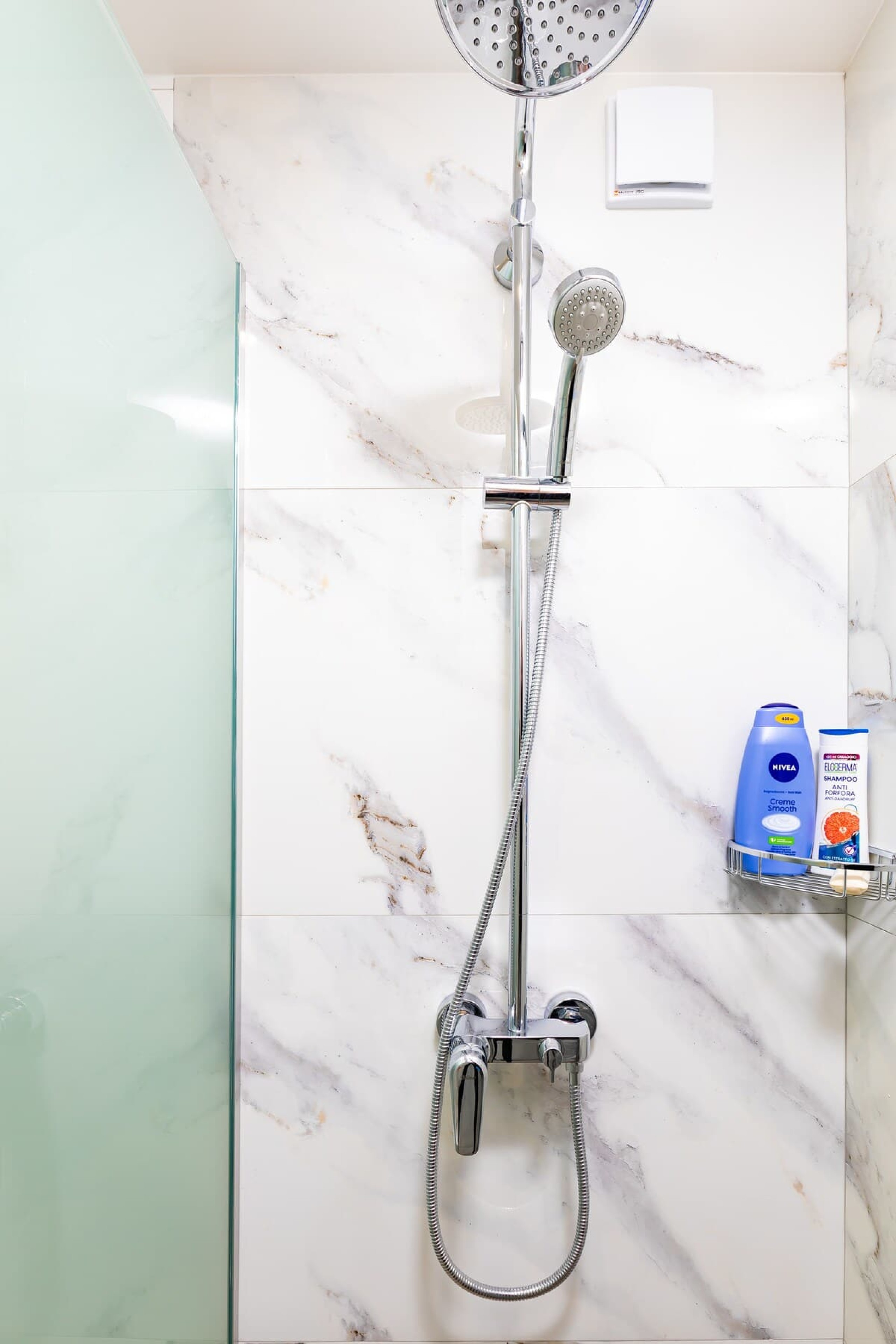 Scoutaround White Logo