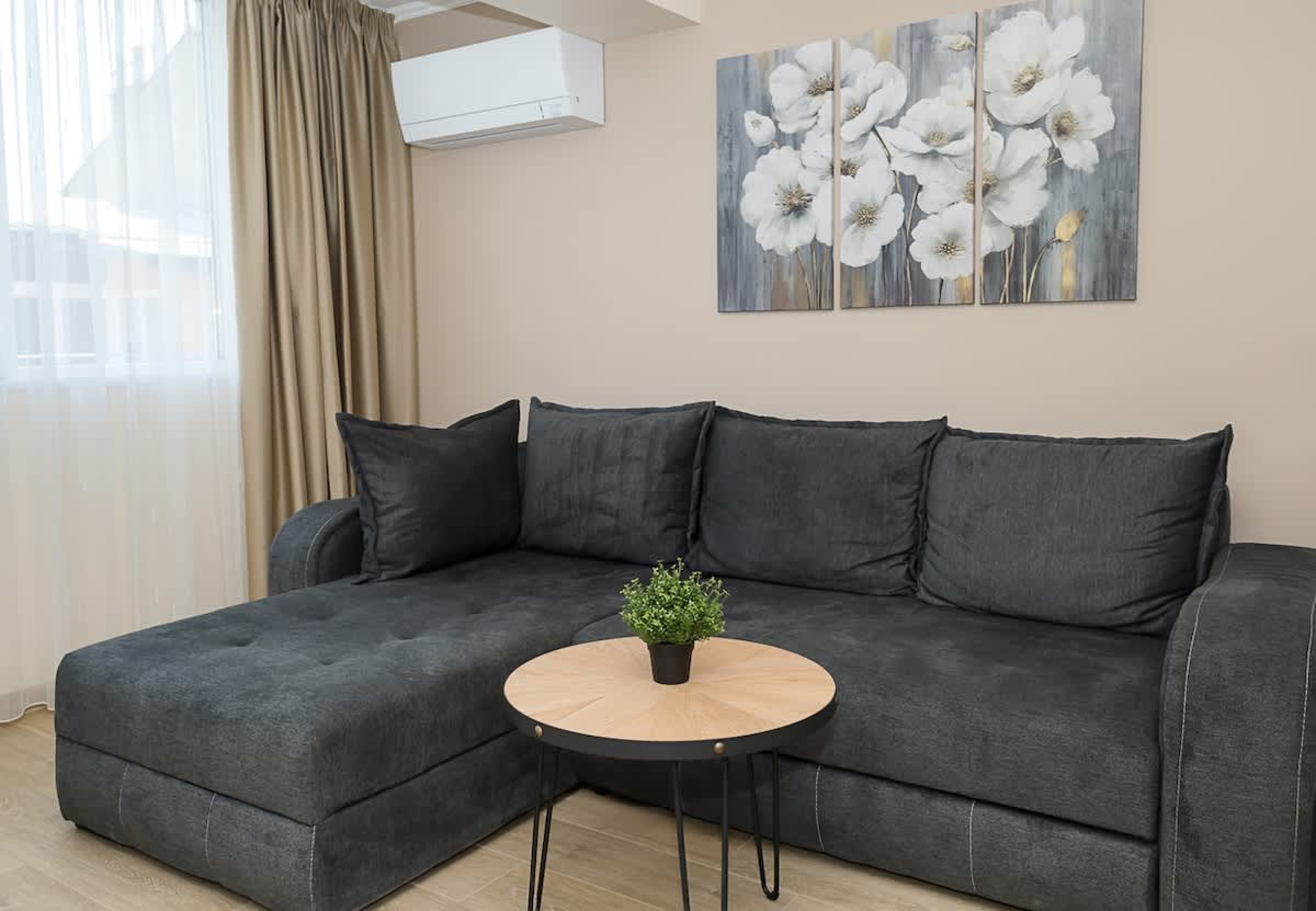 Scoutaround White Logo