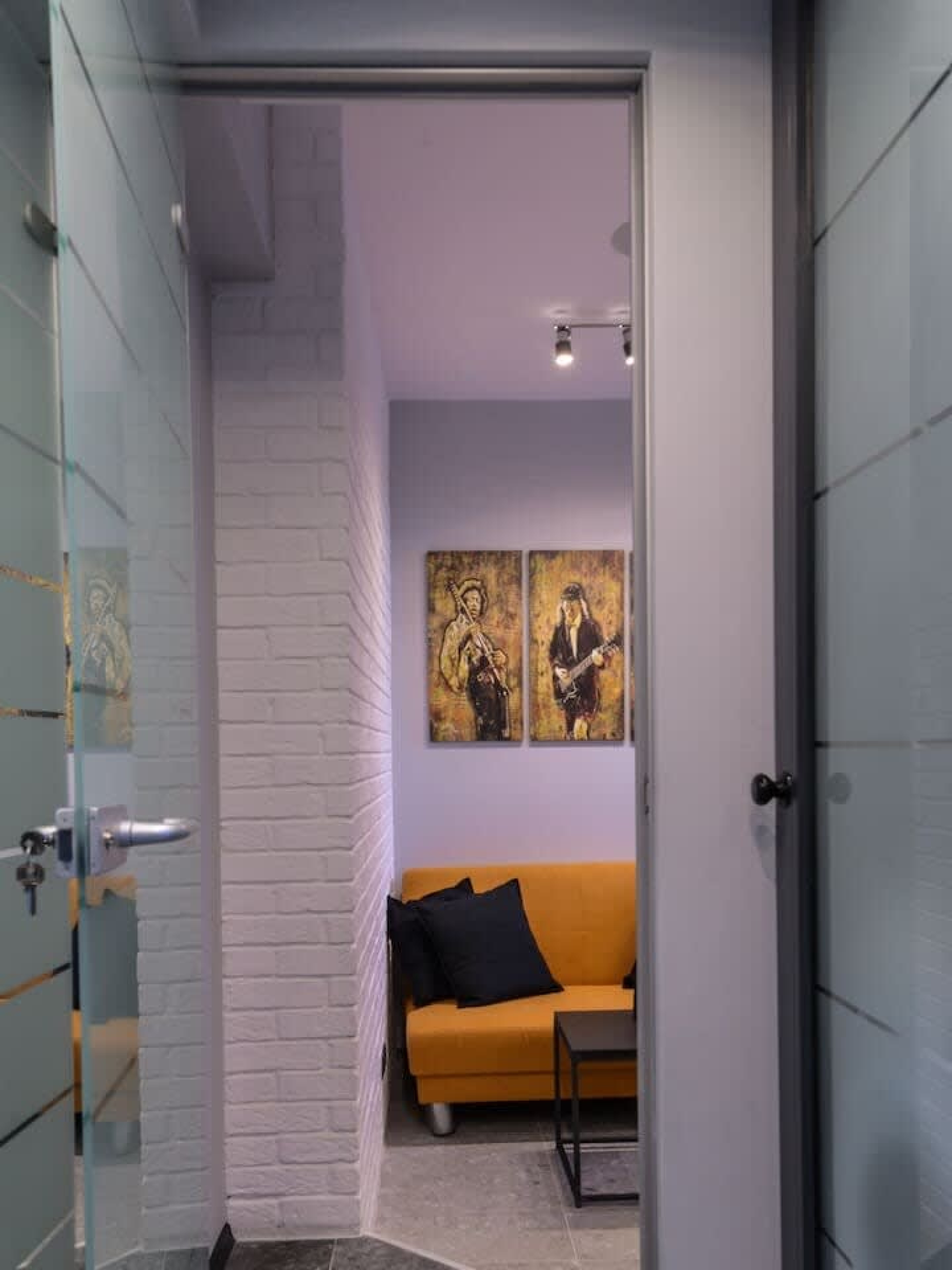 Scoutaround White Logo