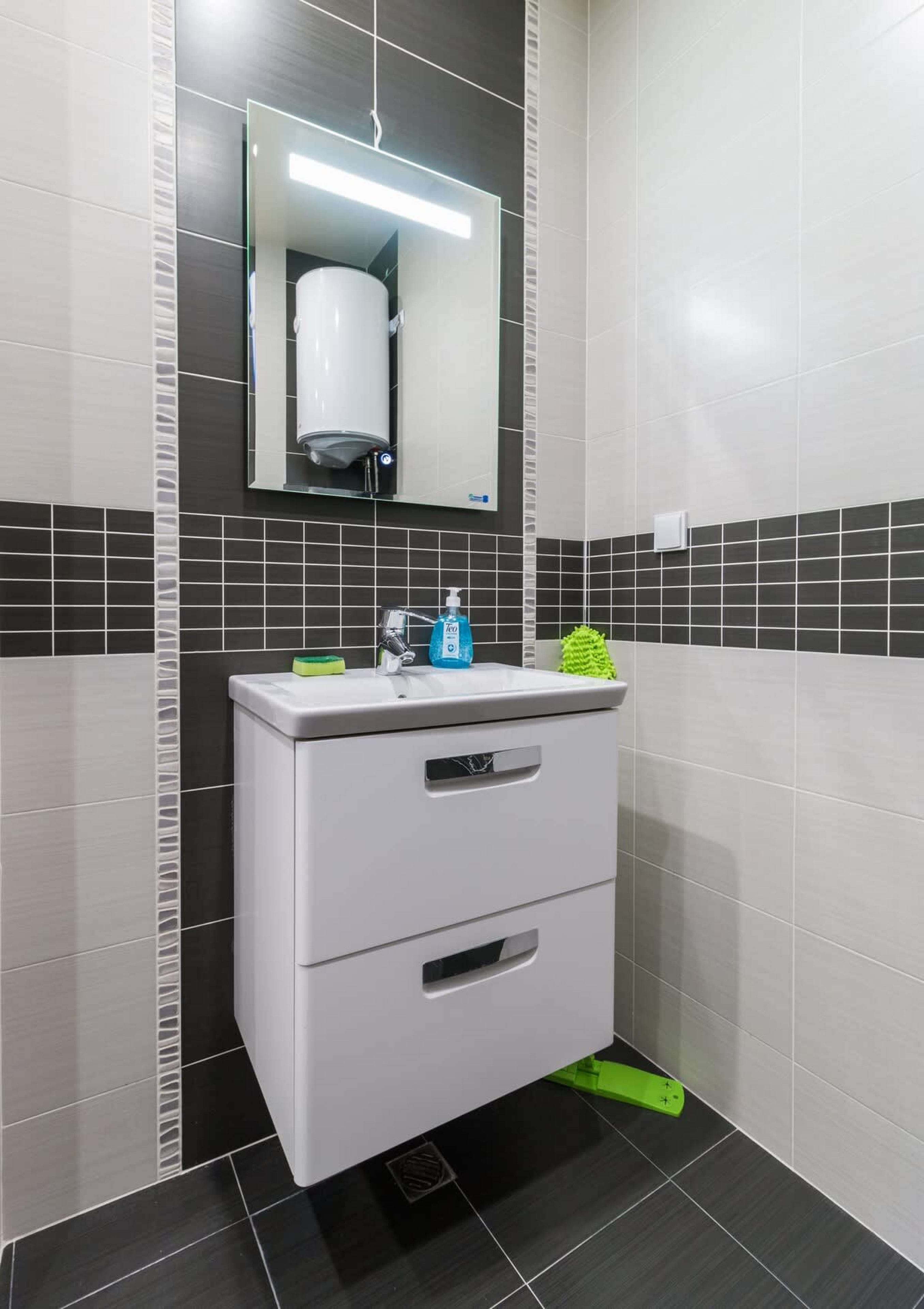 Scoutaround White Logo