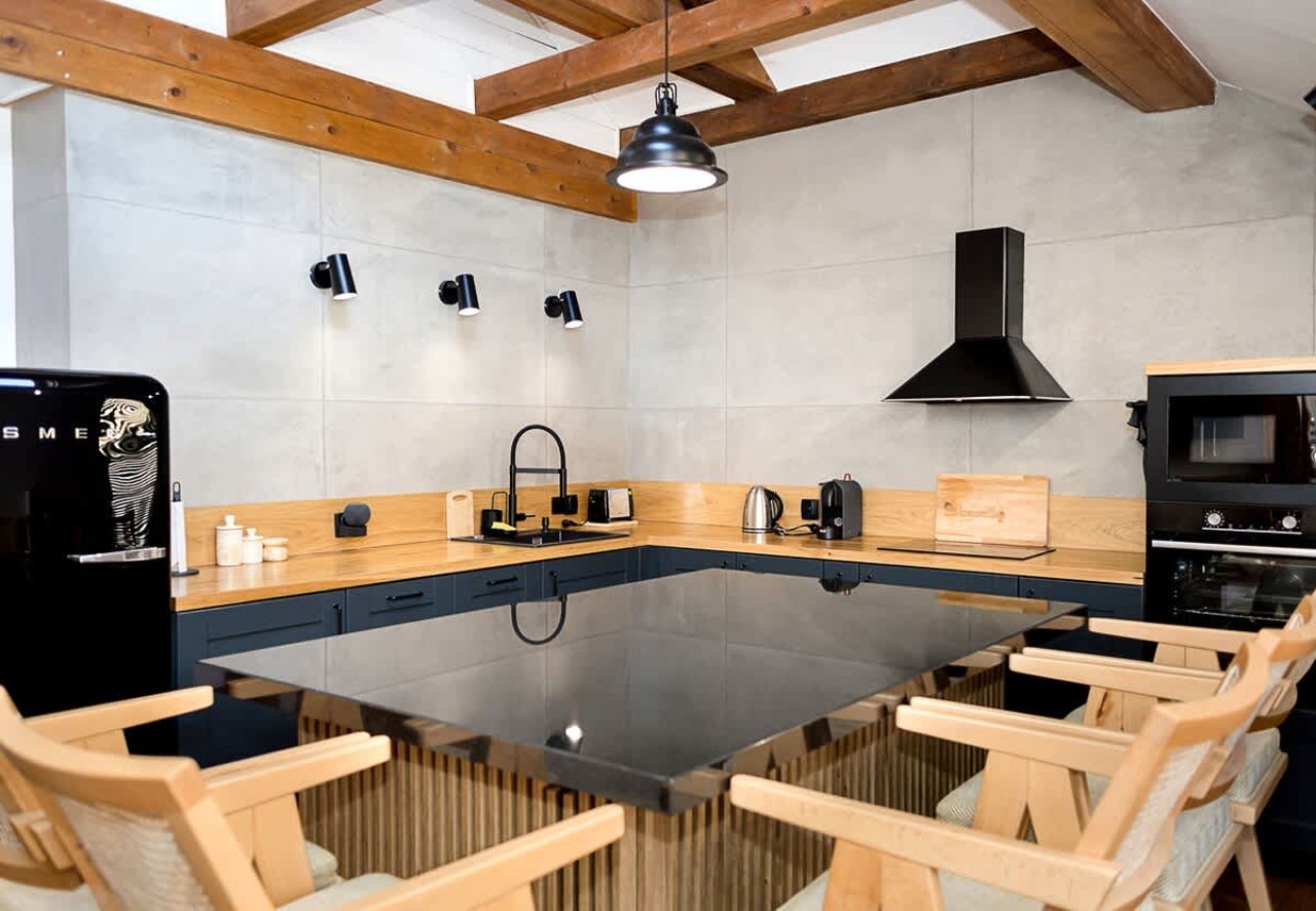 Scoutaround White Logo