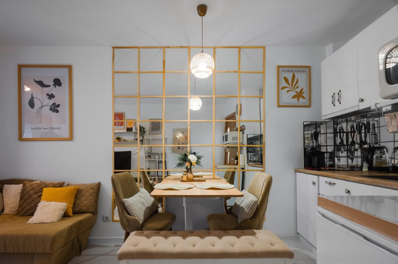 Scoutaround White Logo