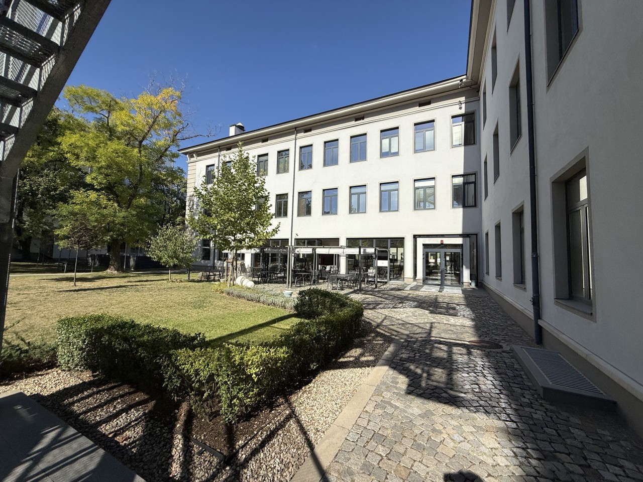 Scoutaround White Logo