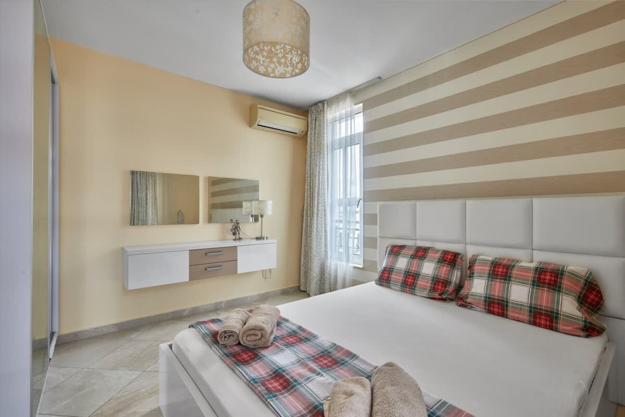 Scoutaround White Logo